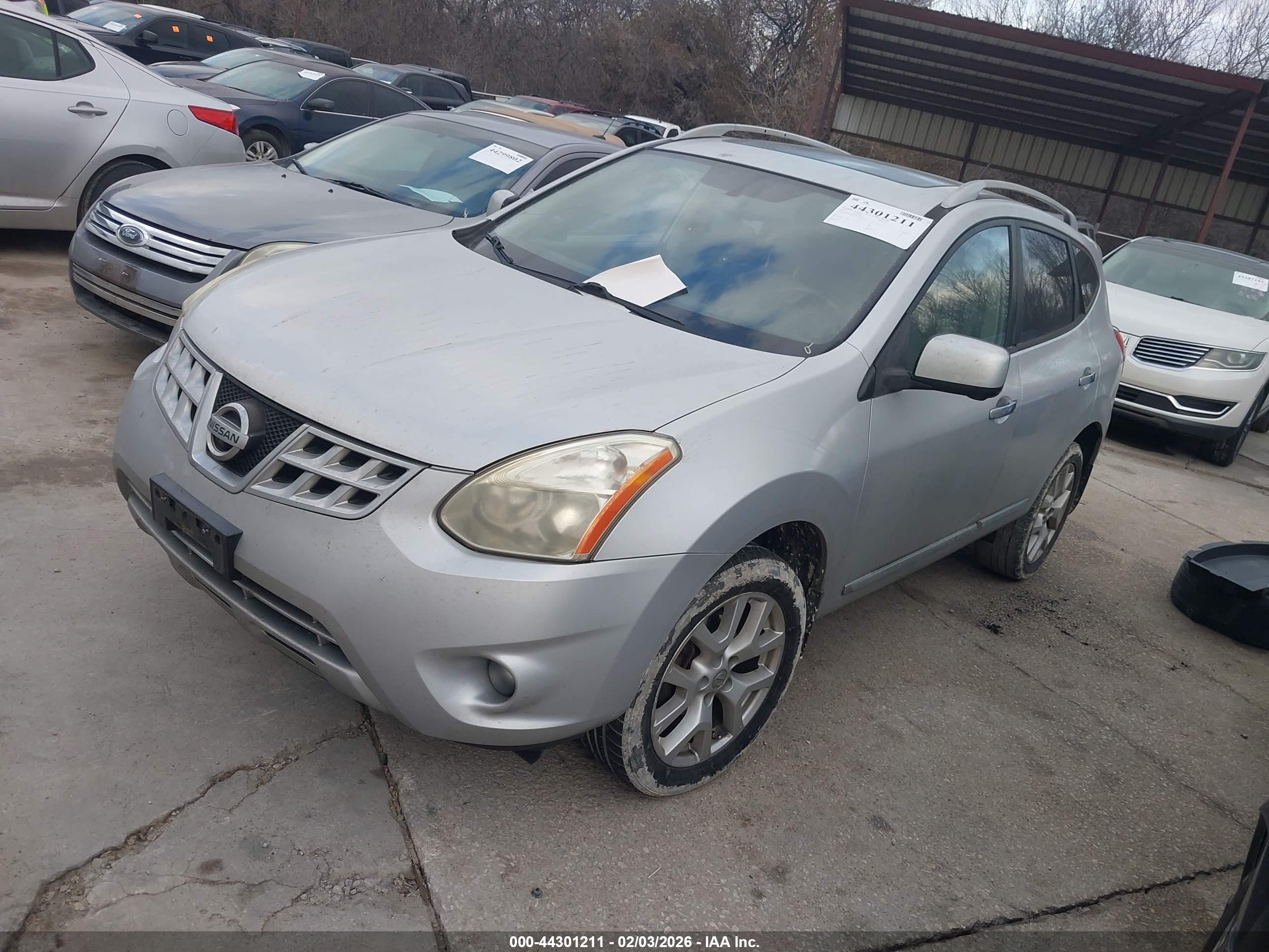NISSAN ROGUE image 2