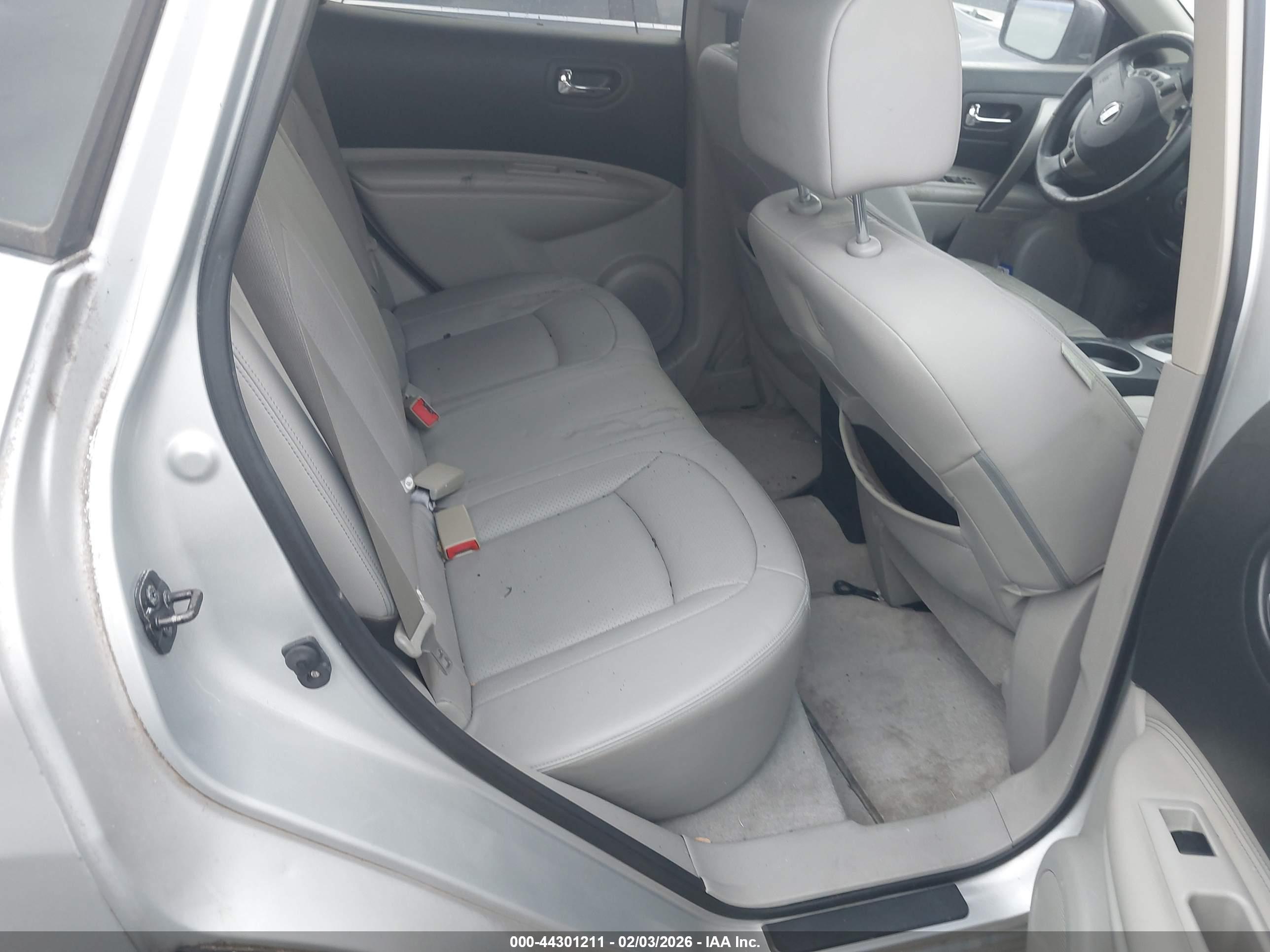 NISSAN ROGUE image 8