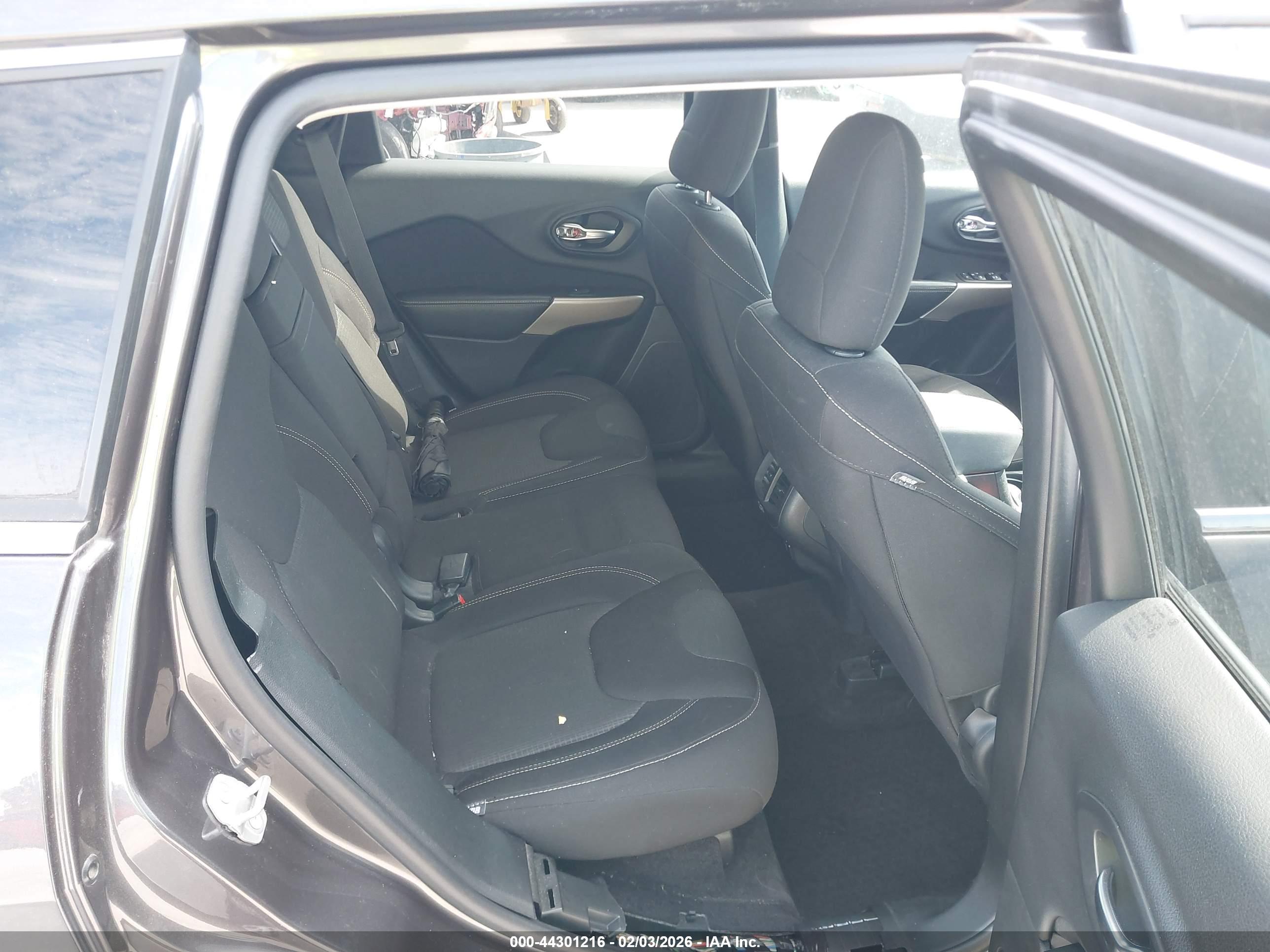 JEEP CHEROKEE image 8