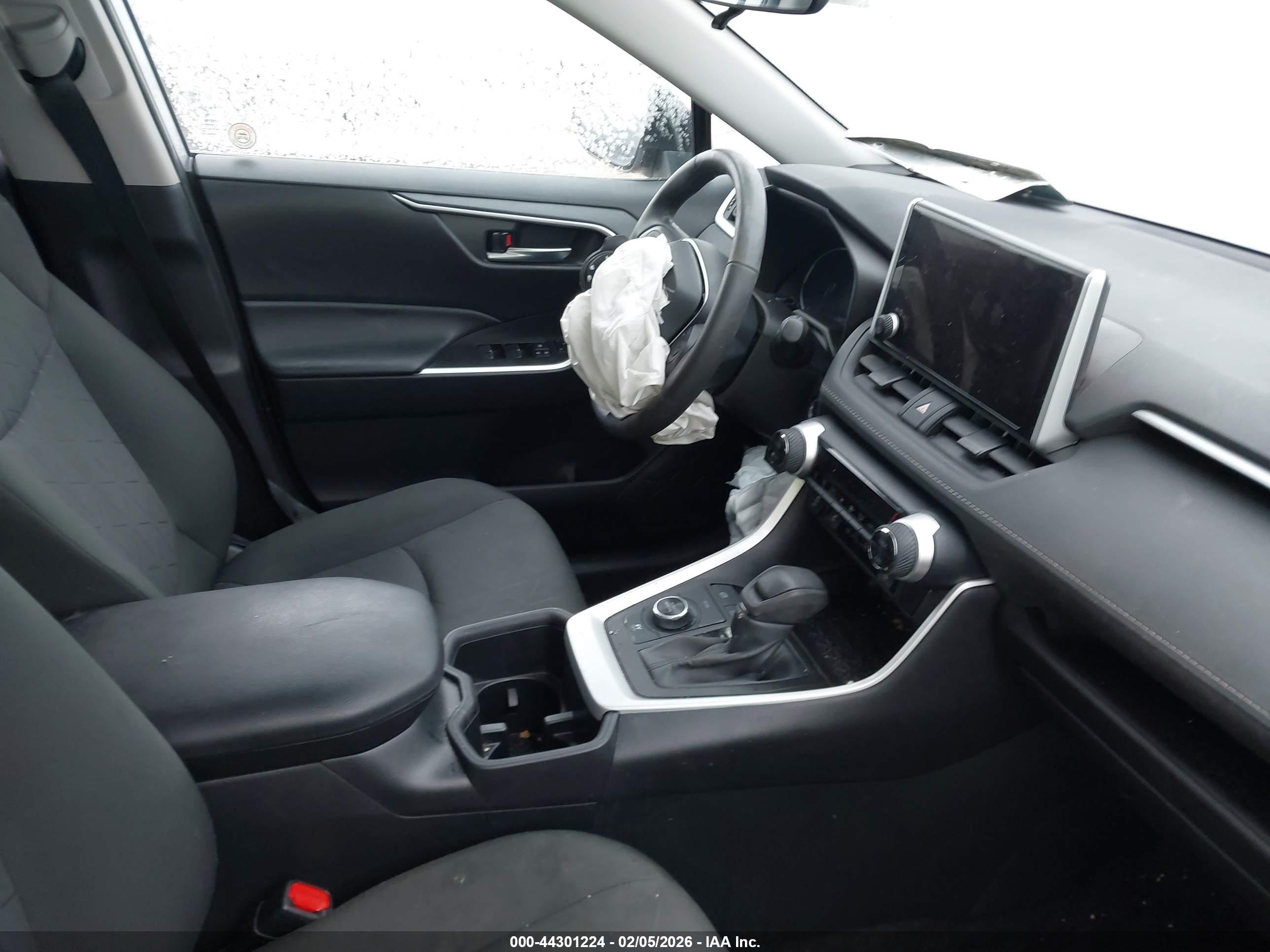 TOYOTA RAV4 image 5