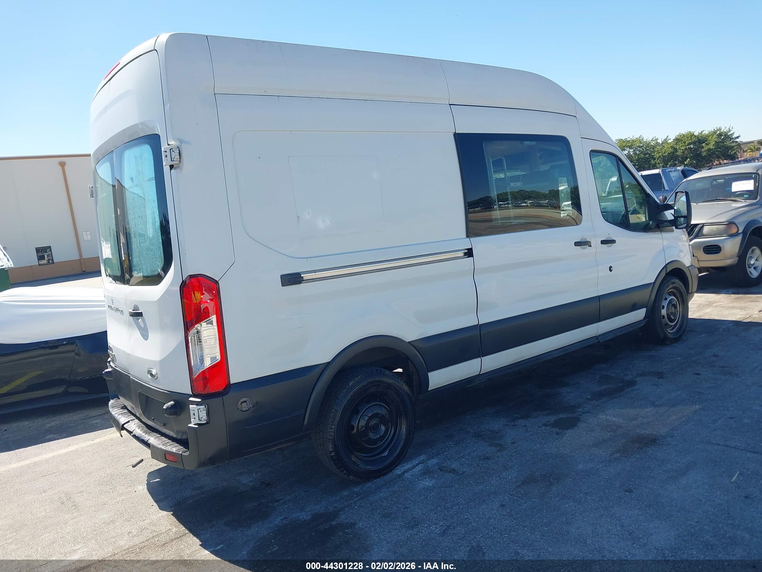 FORD TRANSIT-250 image 4