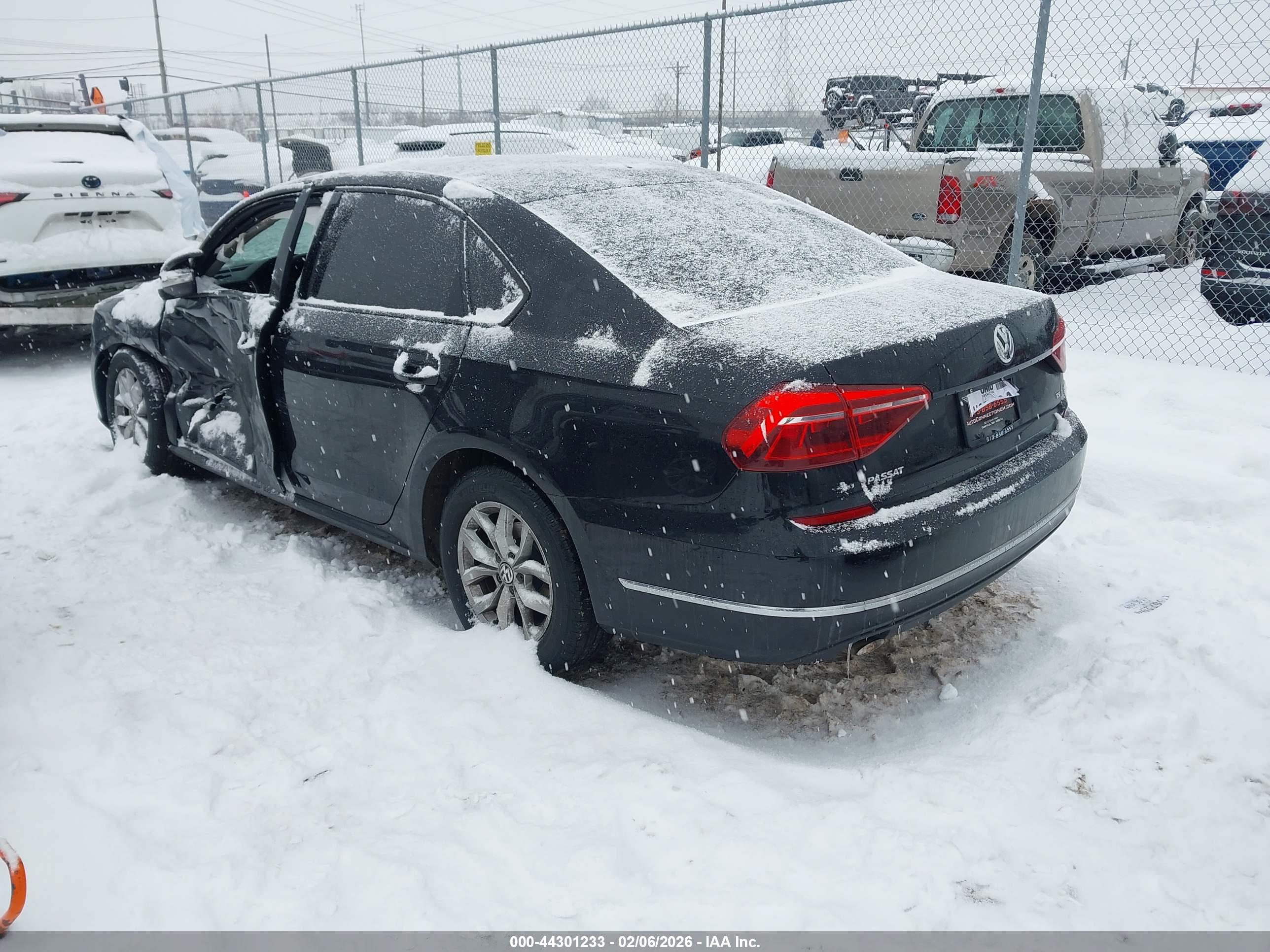 VOLKSWAGEN PASSAT image 3