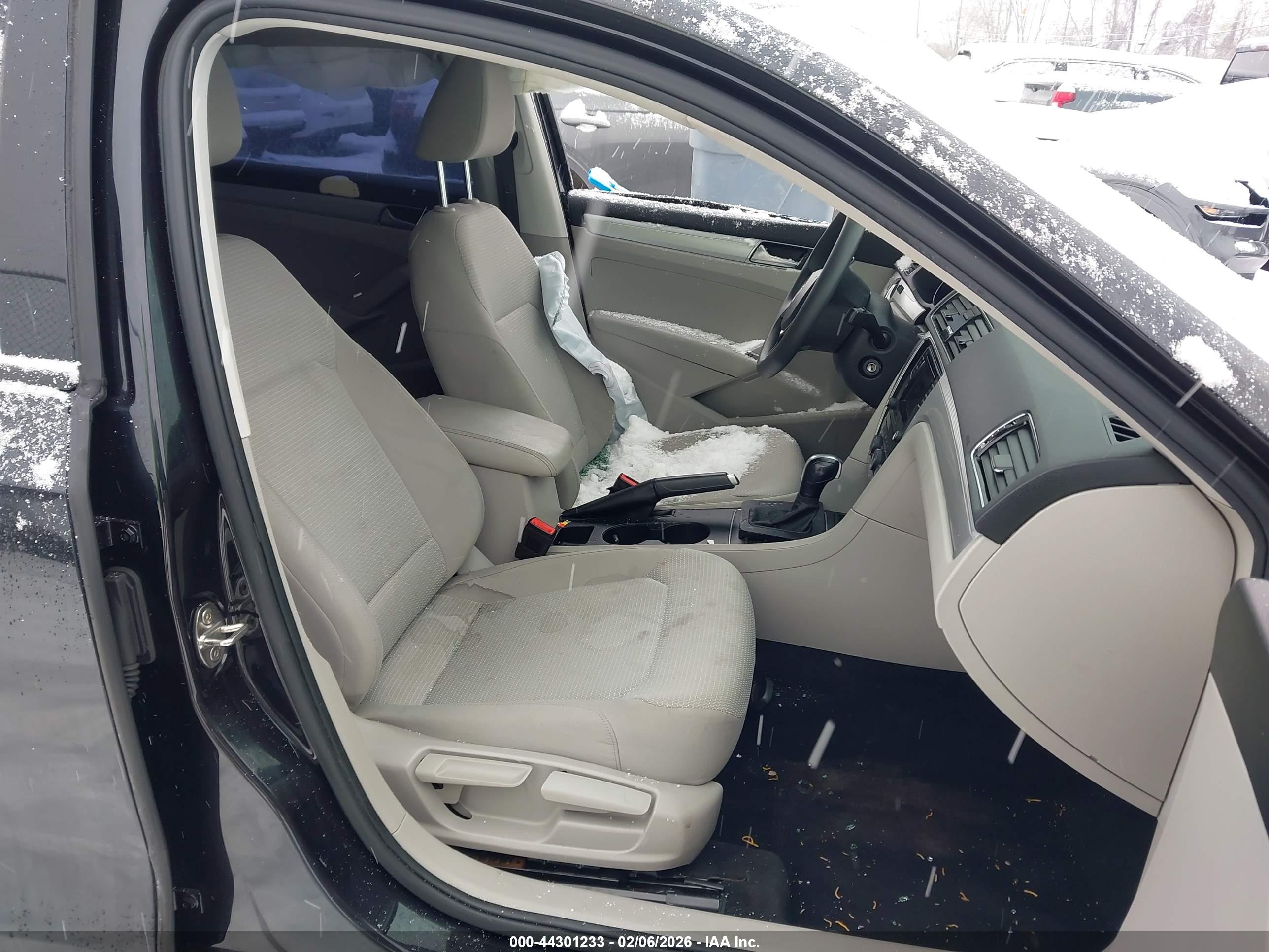 VOLKSWAGEN PASSAT image 5