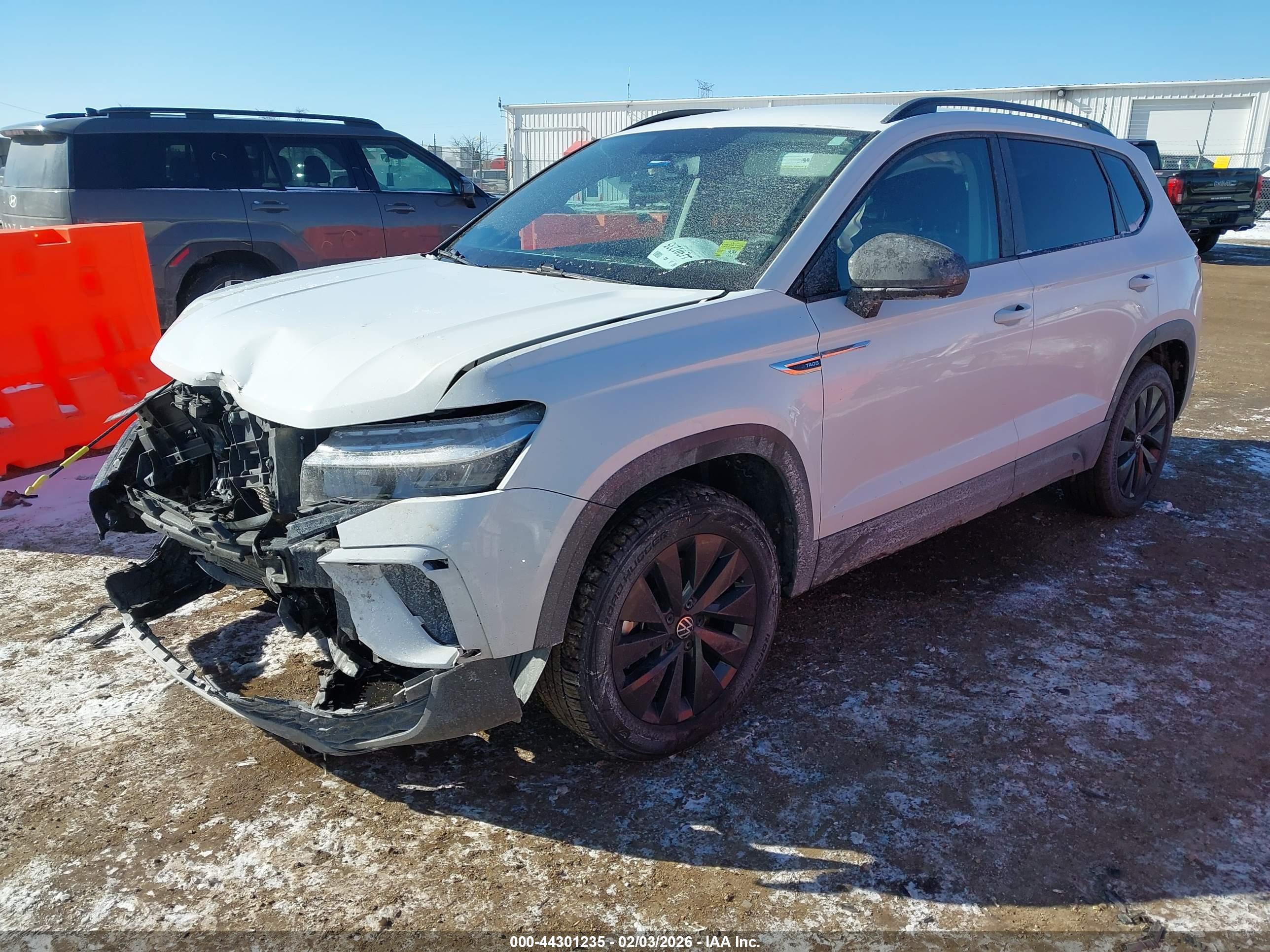 VOLKSWAGEN TAOS image 2