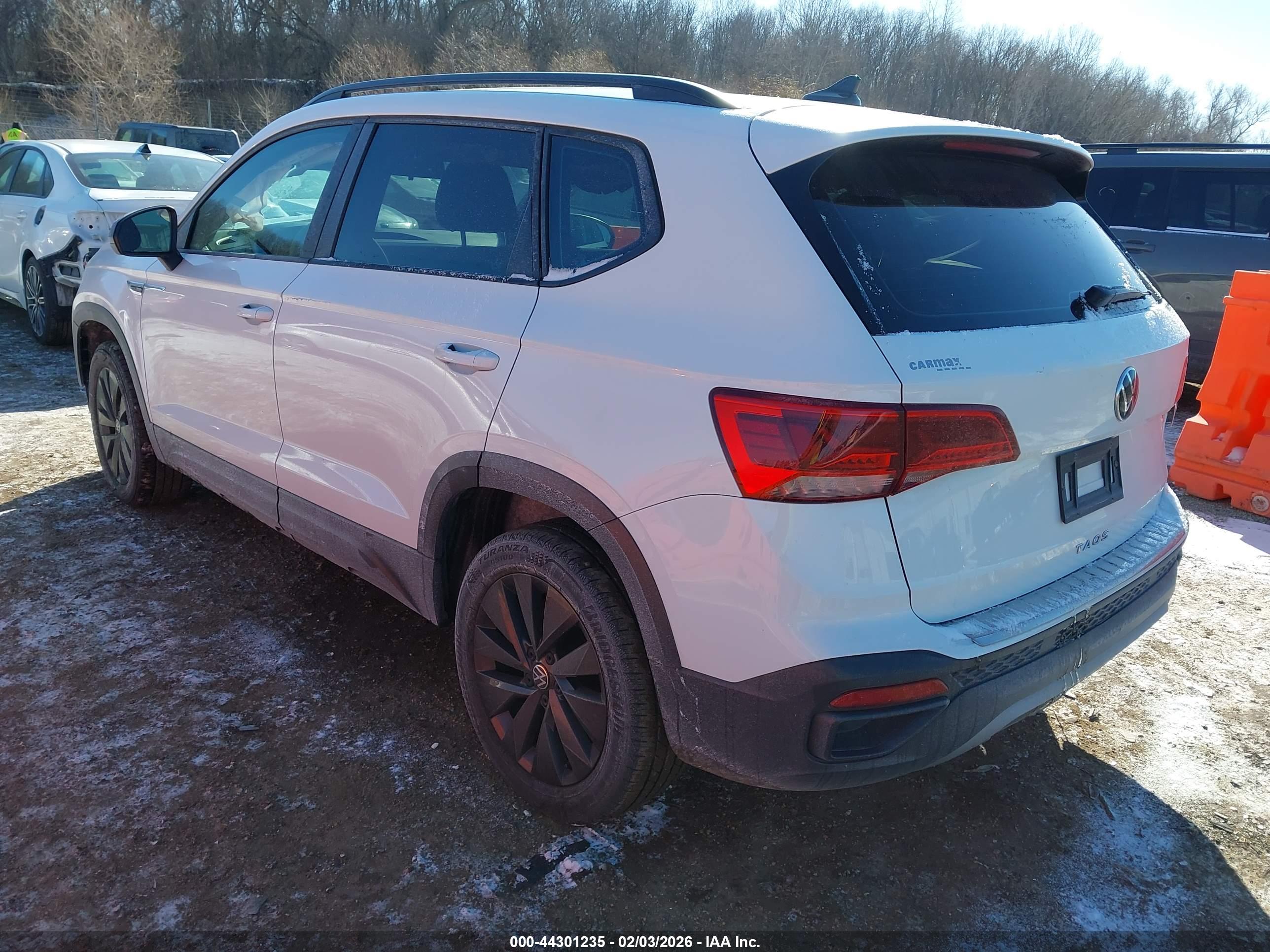 VOLKSWAGEN TAOS image 3