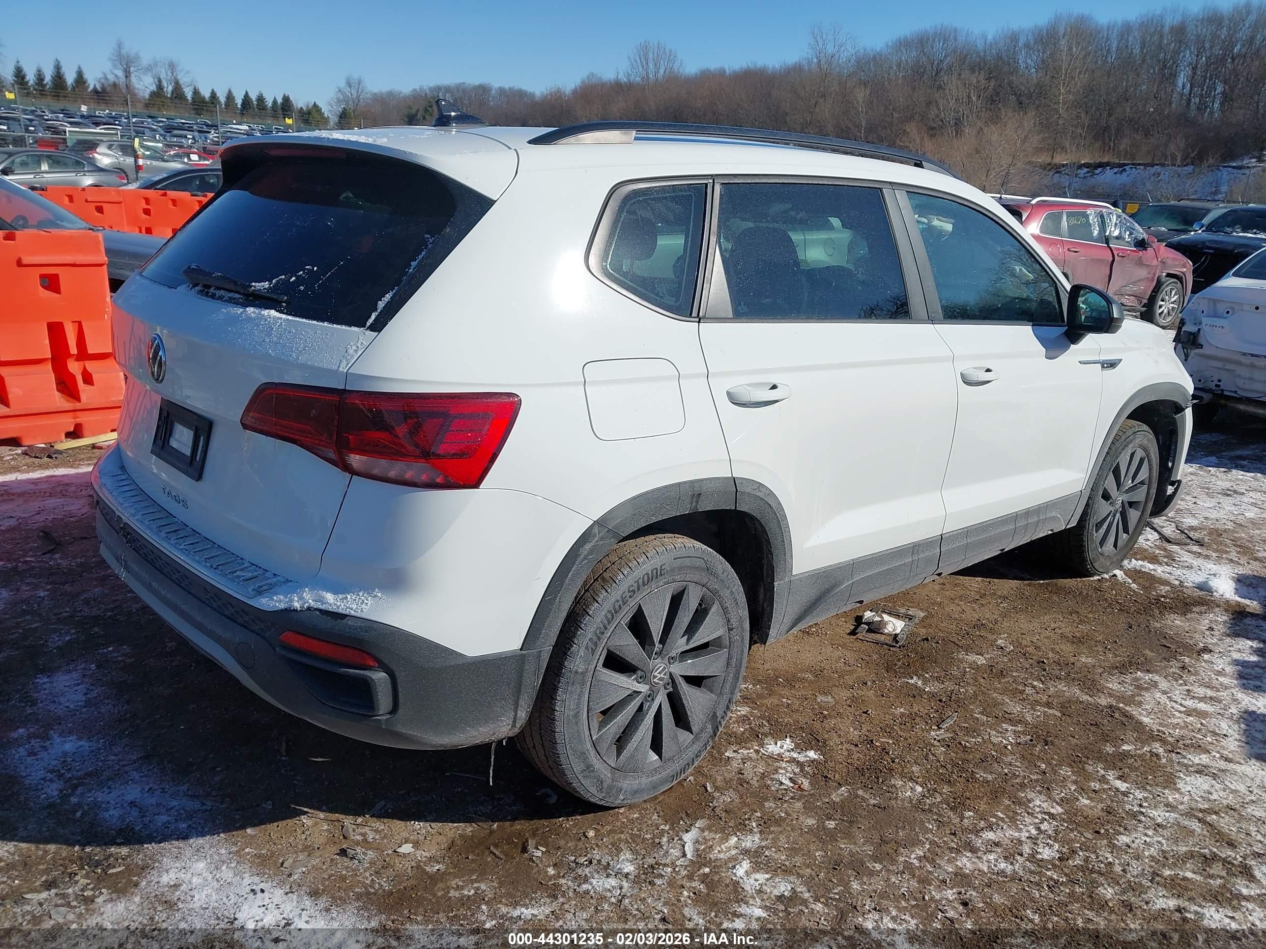 VOLKSWAGEN TAOS image 4