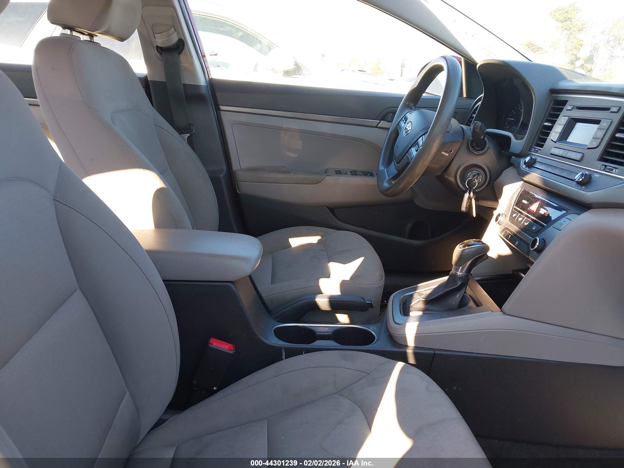 HYUNDAI ELANTRA image 5