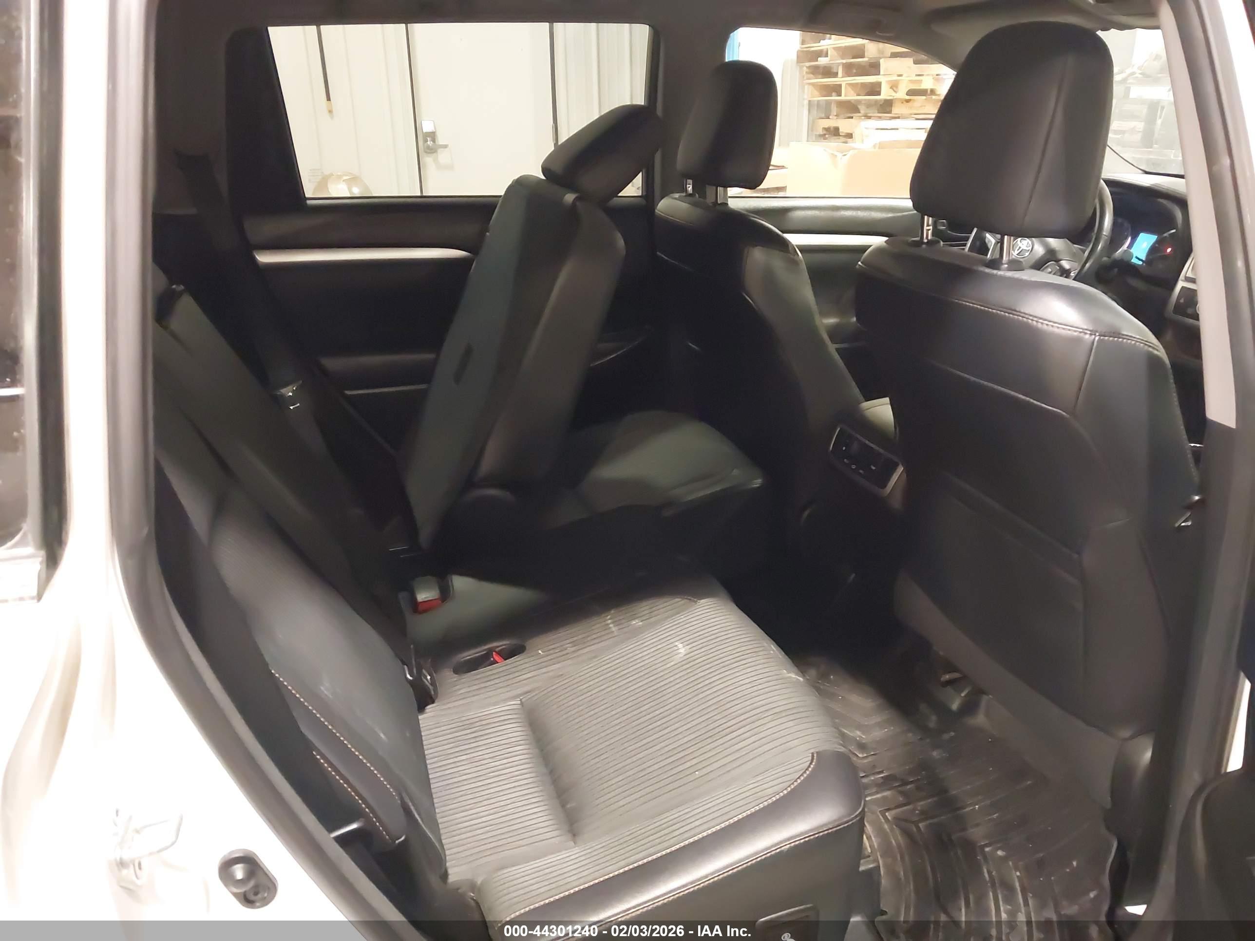 TOYOTA HIGHLANDER image 8