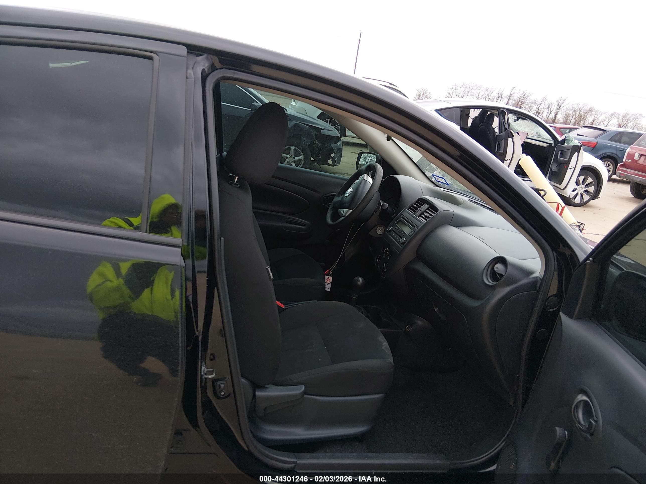 NISSAN VERSA image 5