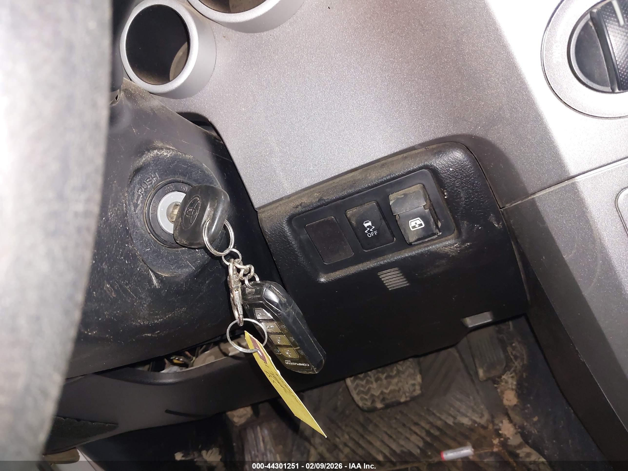 TOYOTA TUNDRA image 11
