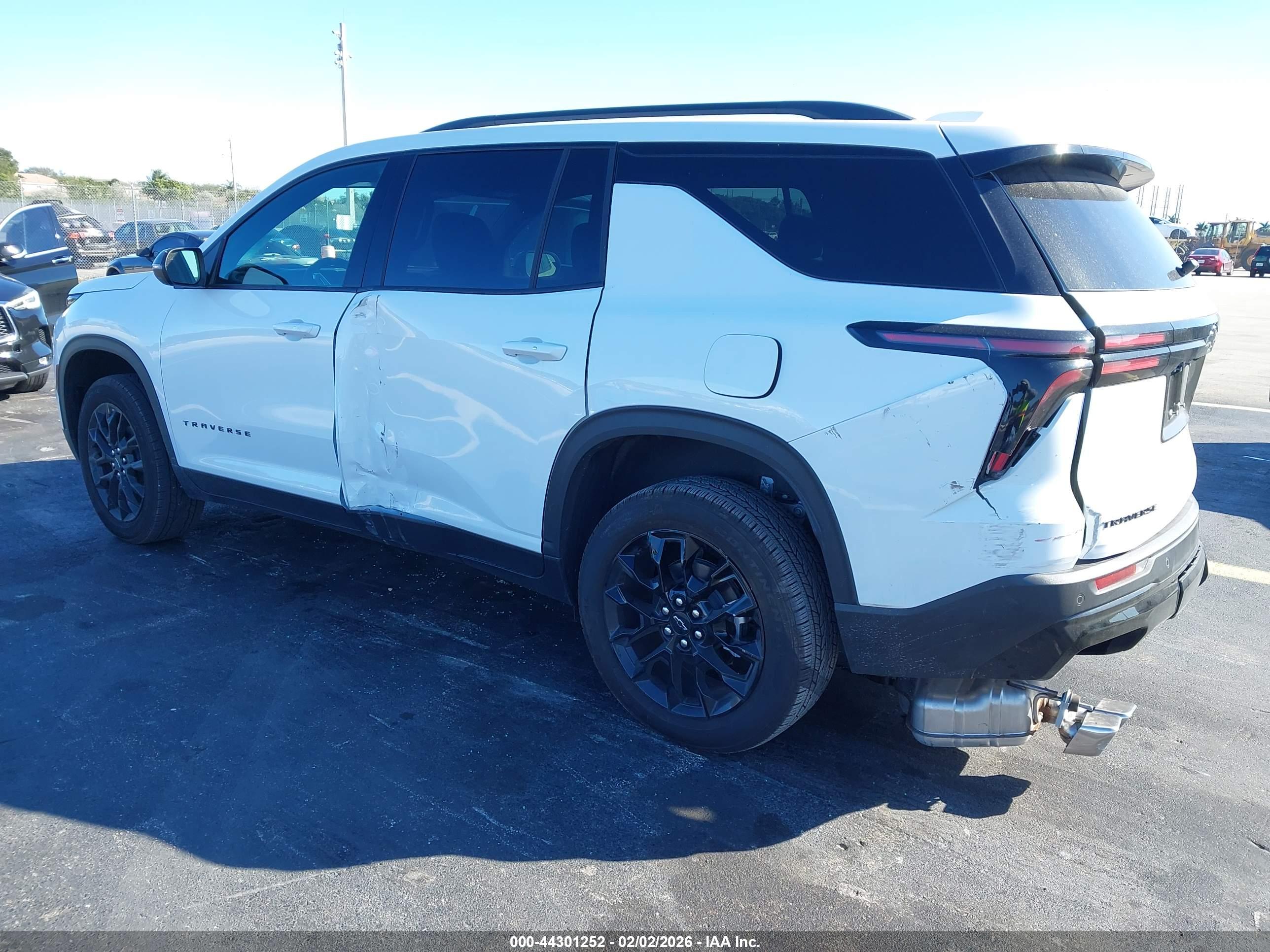 CHEVROLET TRAVERSE image 3