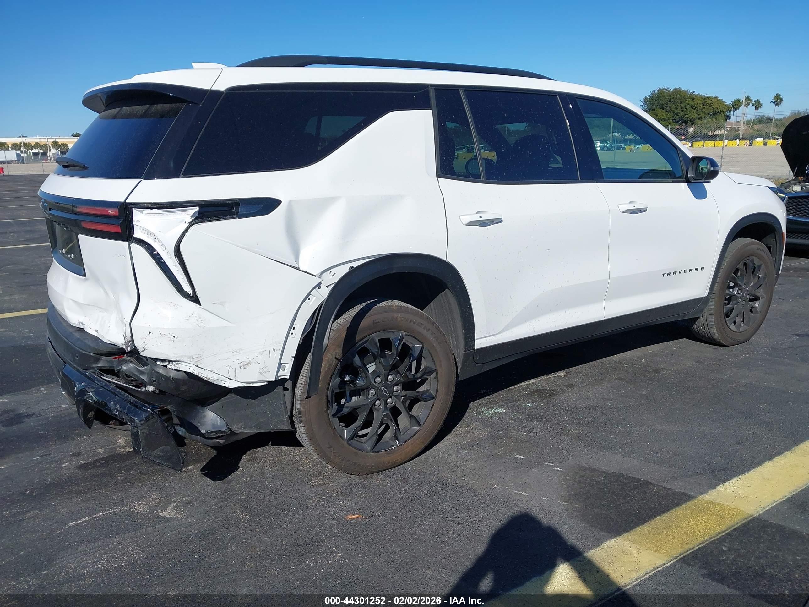 CHEVROLET TRAVERSE image 4