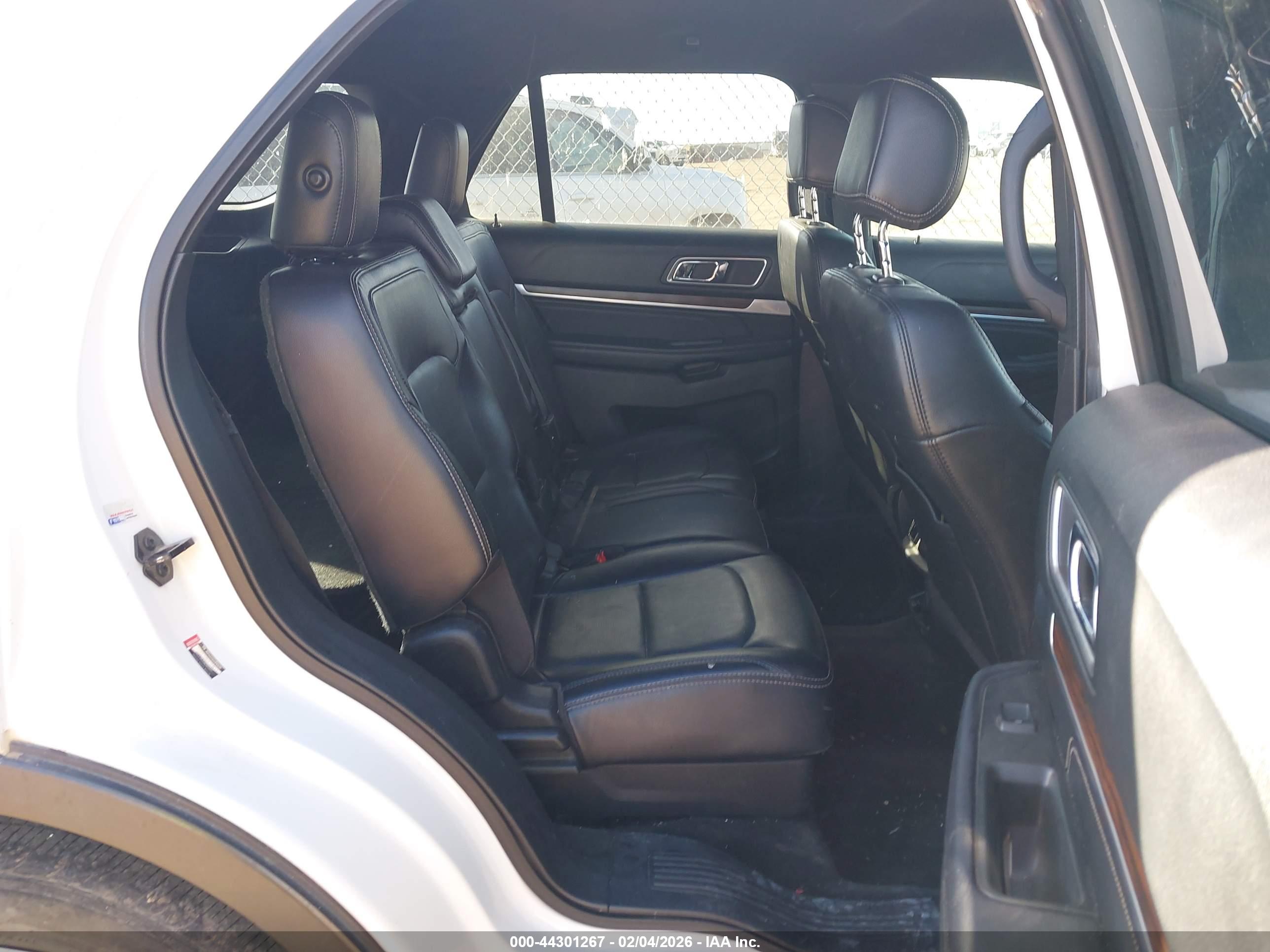 FORD EXPLORER image 8