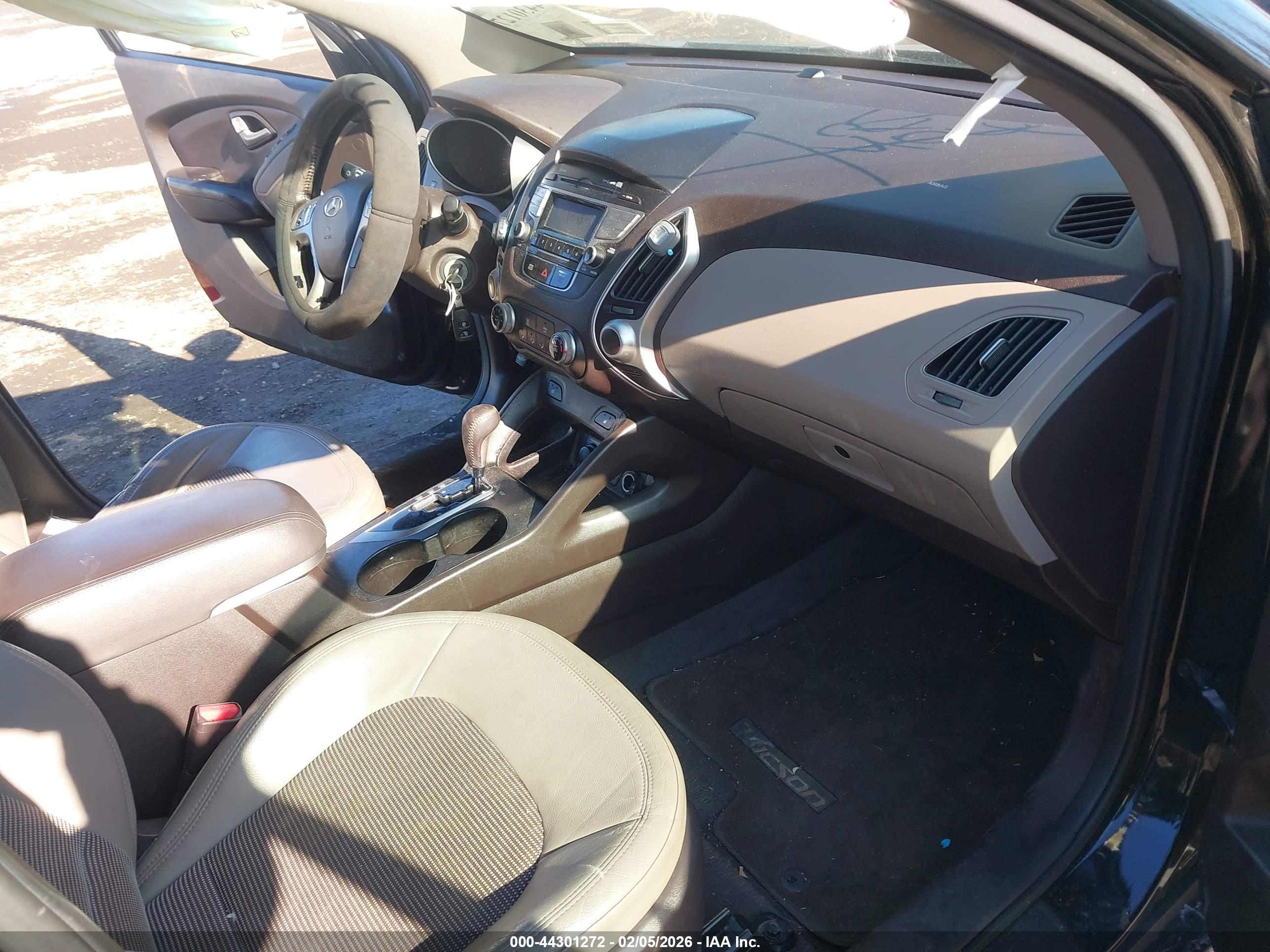 HYUNDAI TUCSON image 5