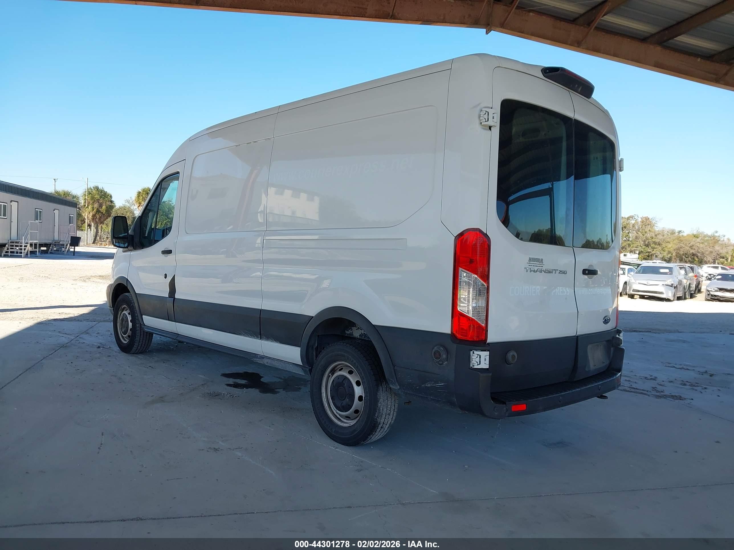 FORD TRANSIT-250 image 3