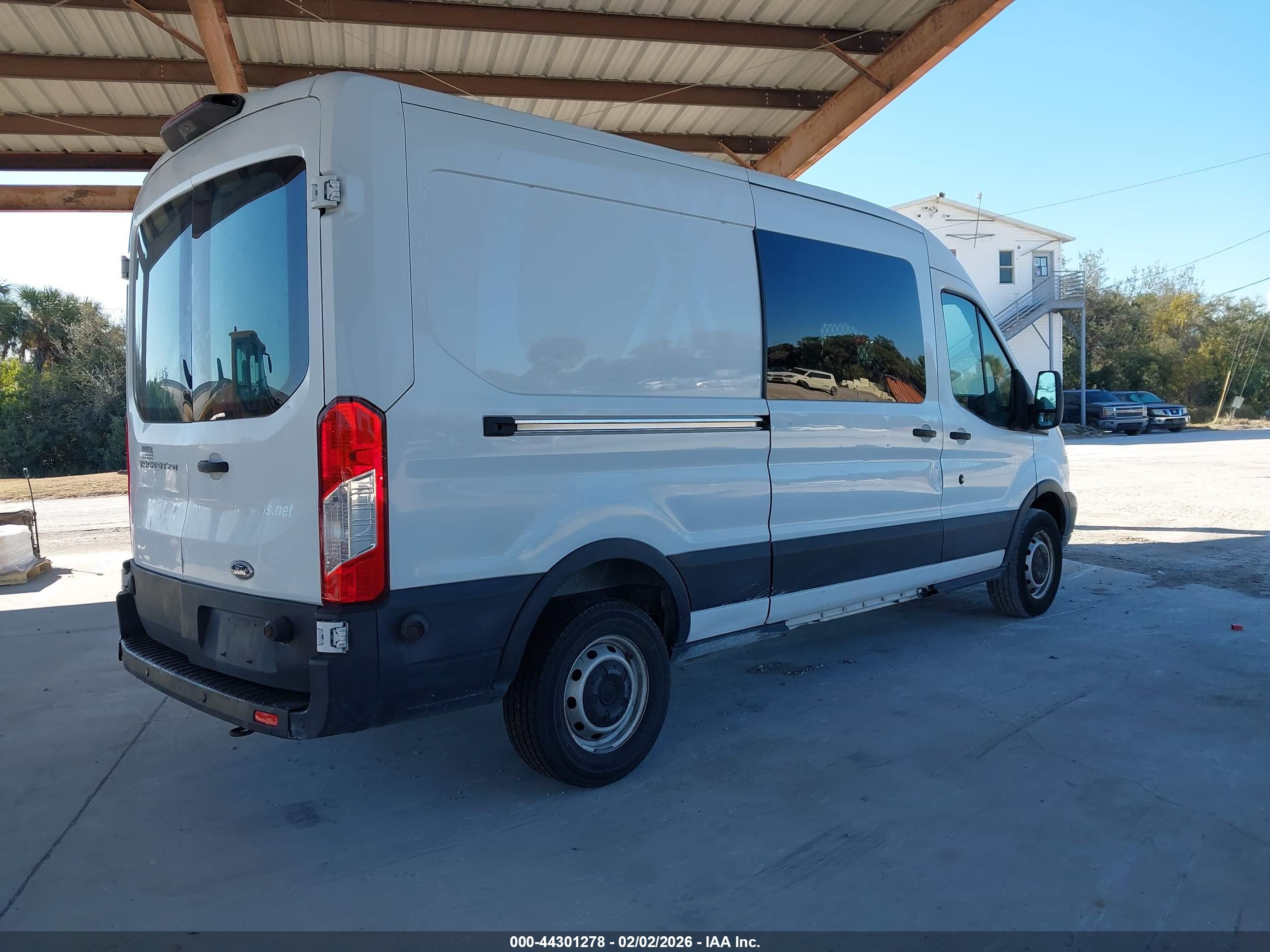 FORD TRANSIT-250 image 4