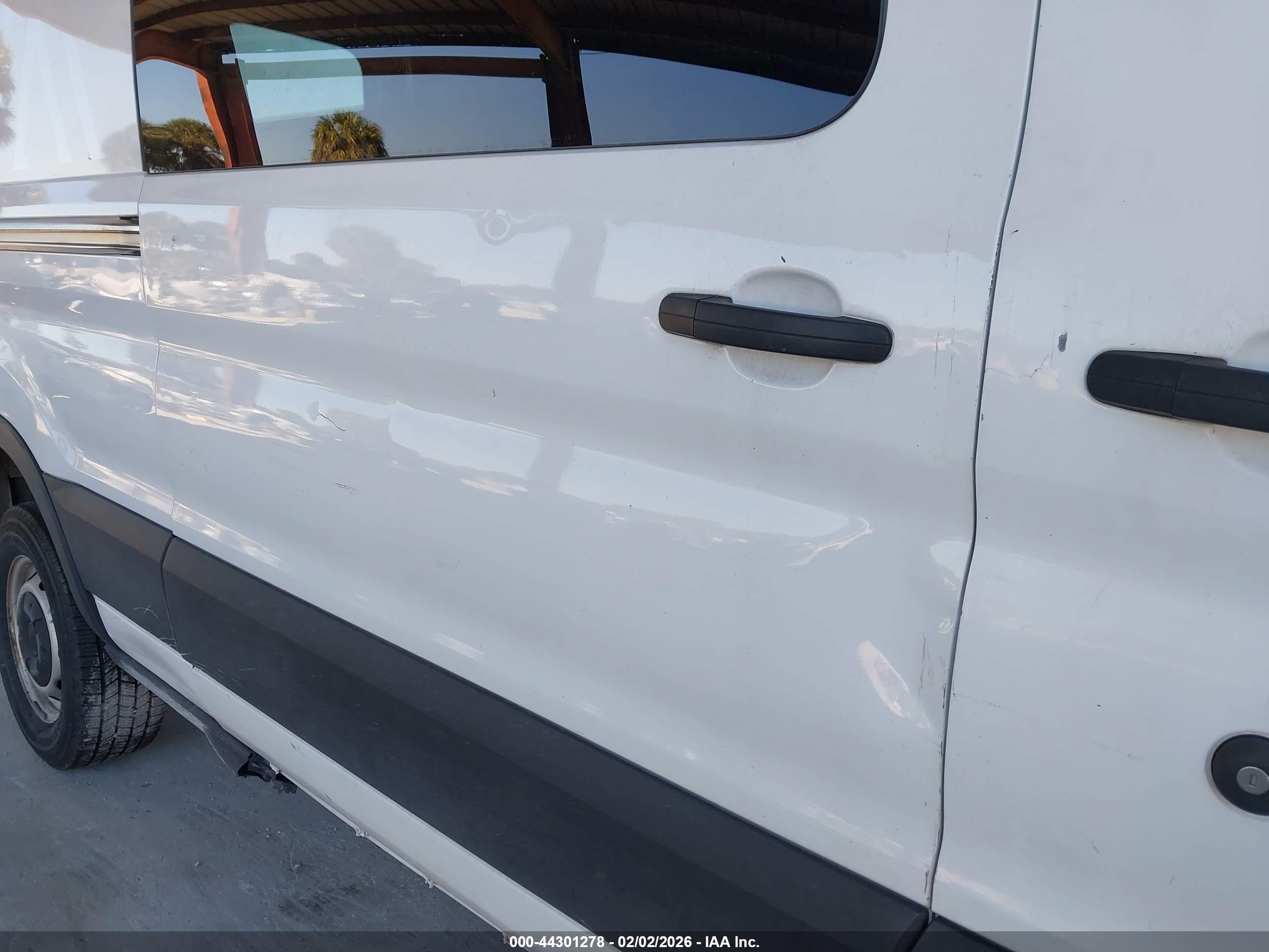FORD TRANSIT-250 image 6