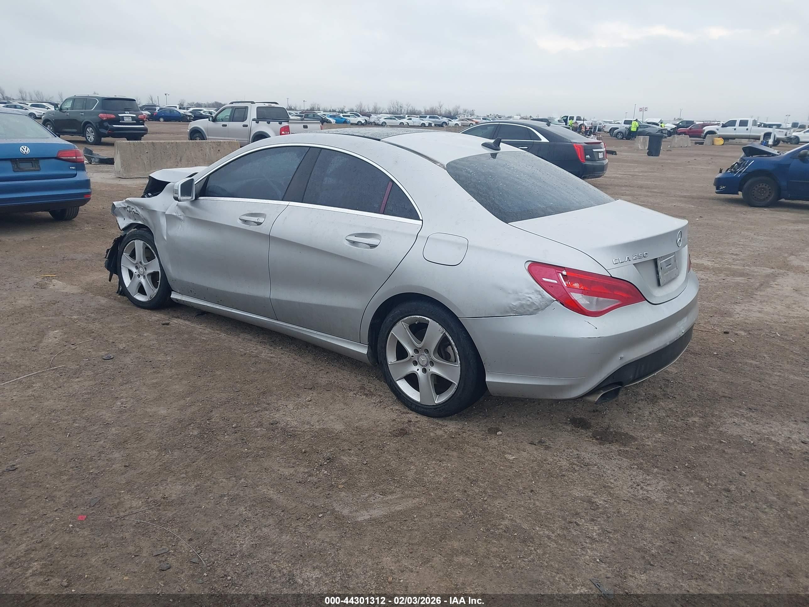 MERCEDES-BENZ CLA image 3