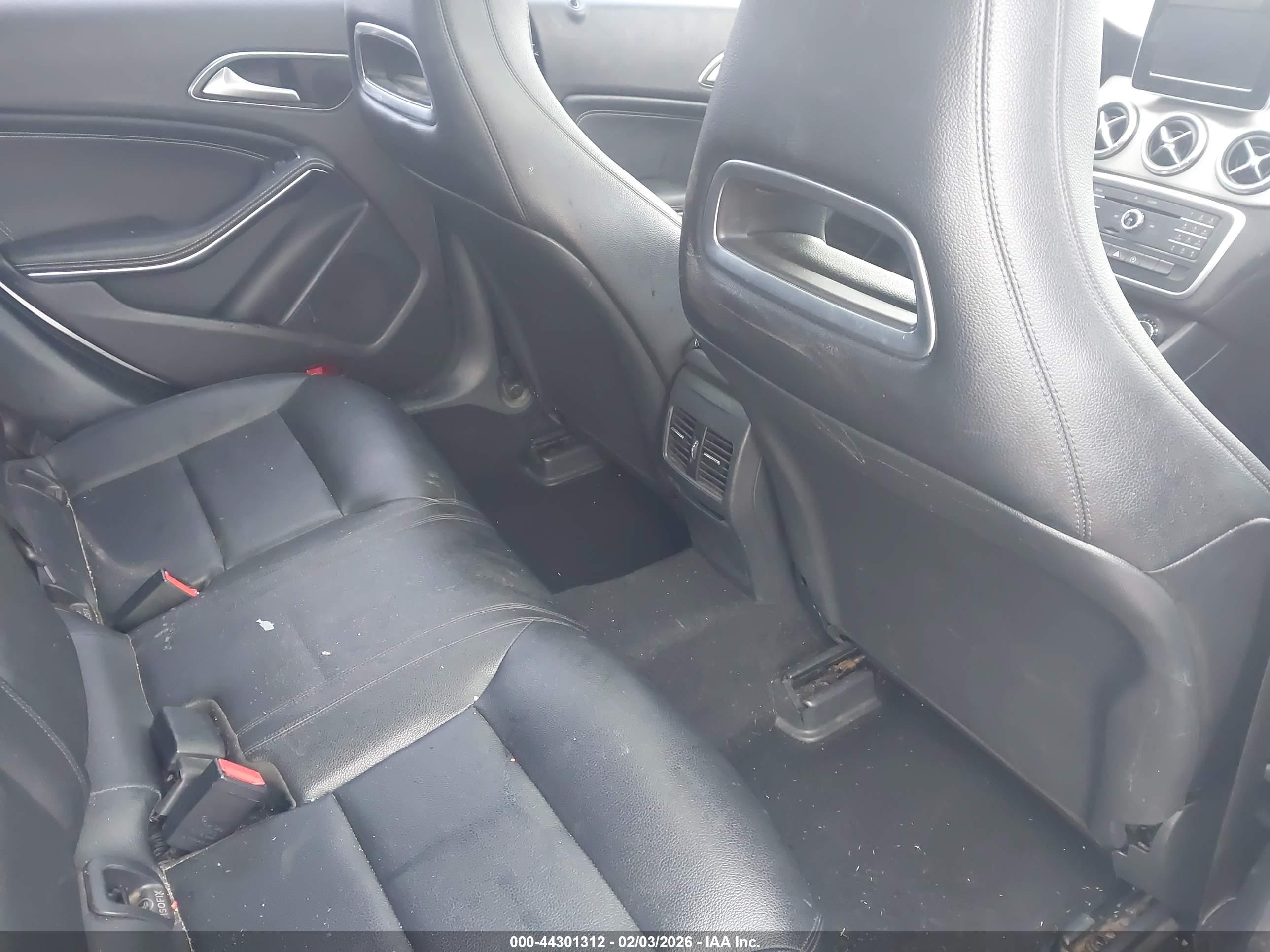 MERCEDES-BENZ CLA image 8