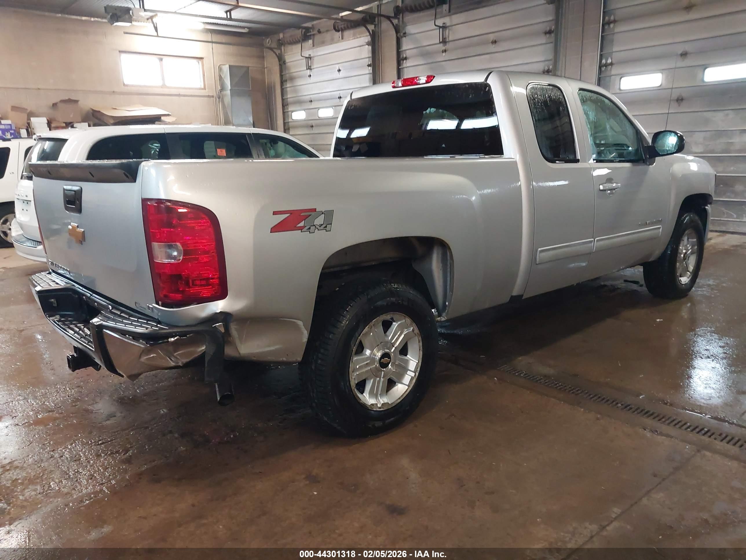 CHEVROLET SILVERADO image 4