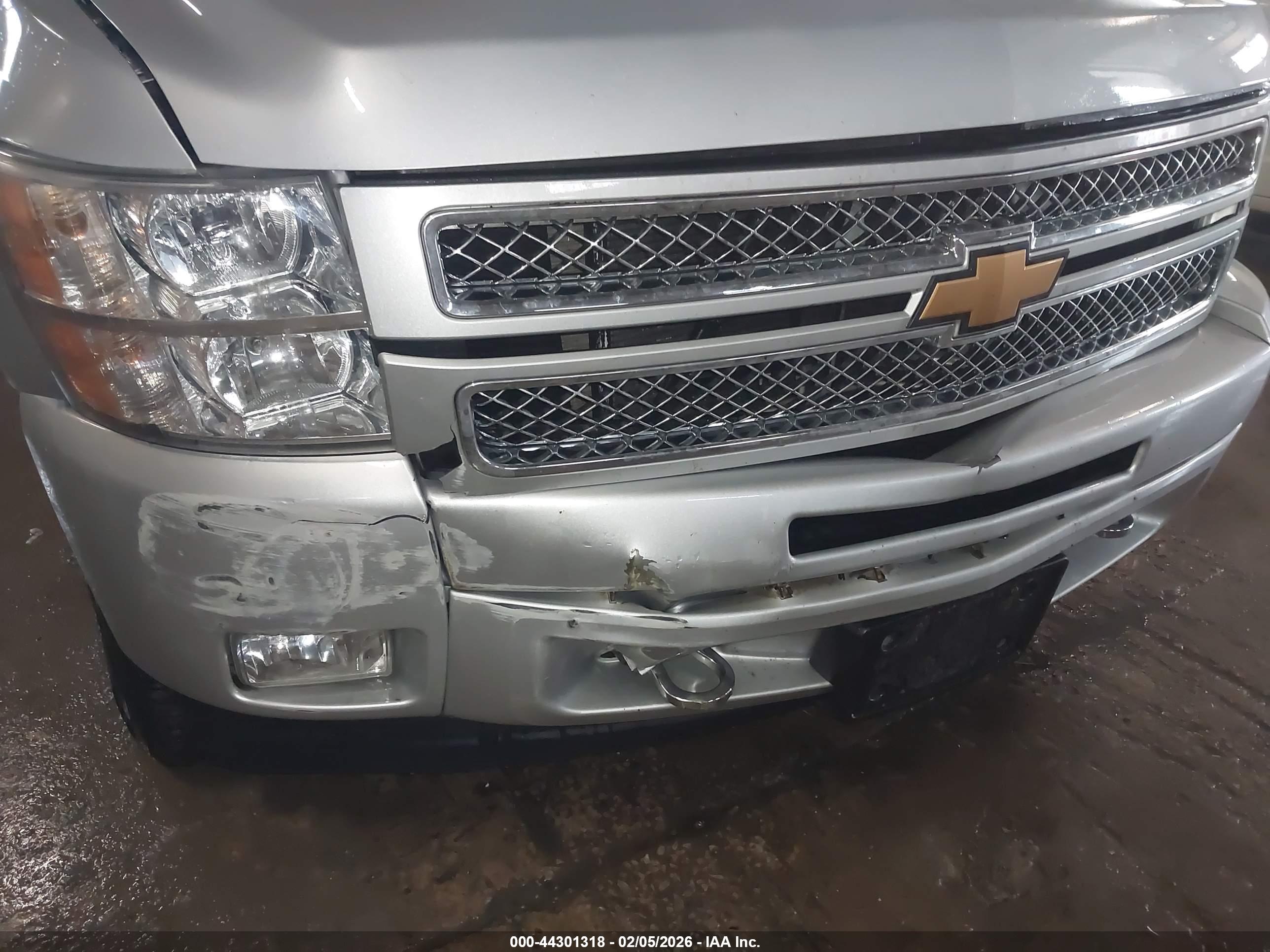 CHEVROLET SILVERADO image 6