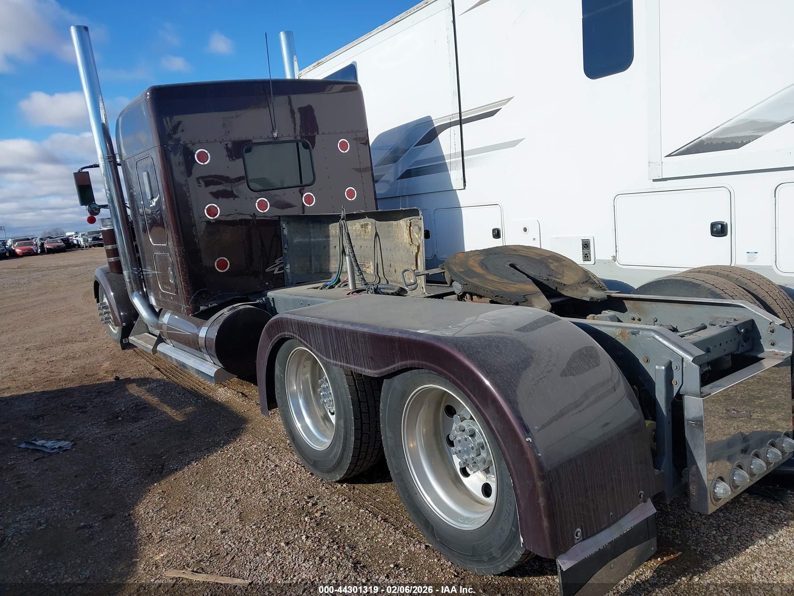 KENWORTH CONSTRUCTION image 3