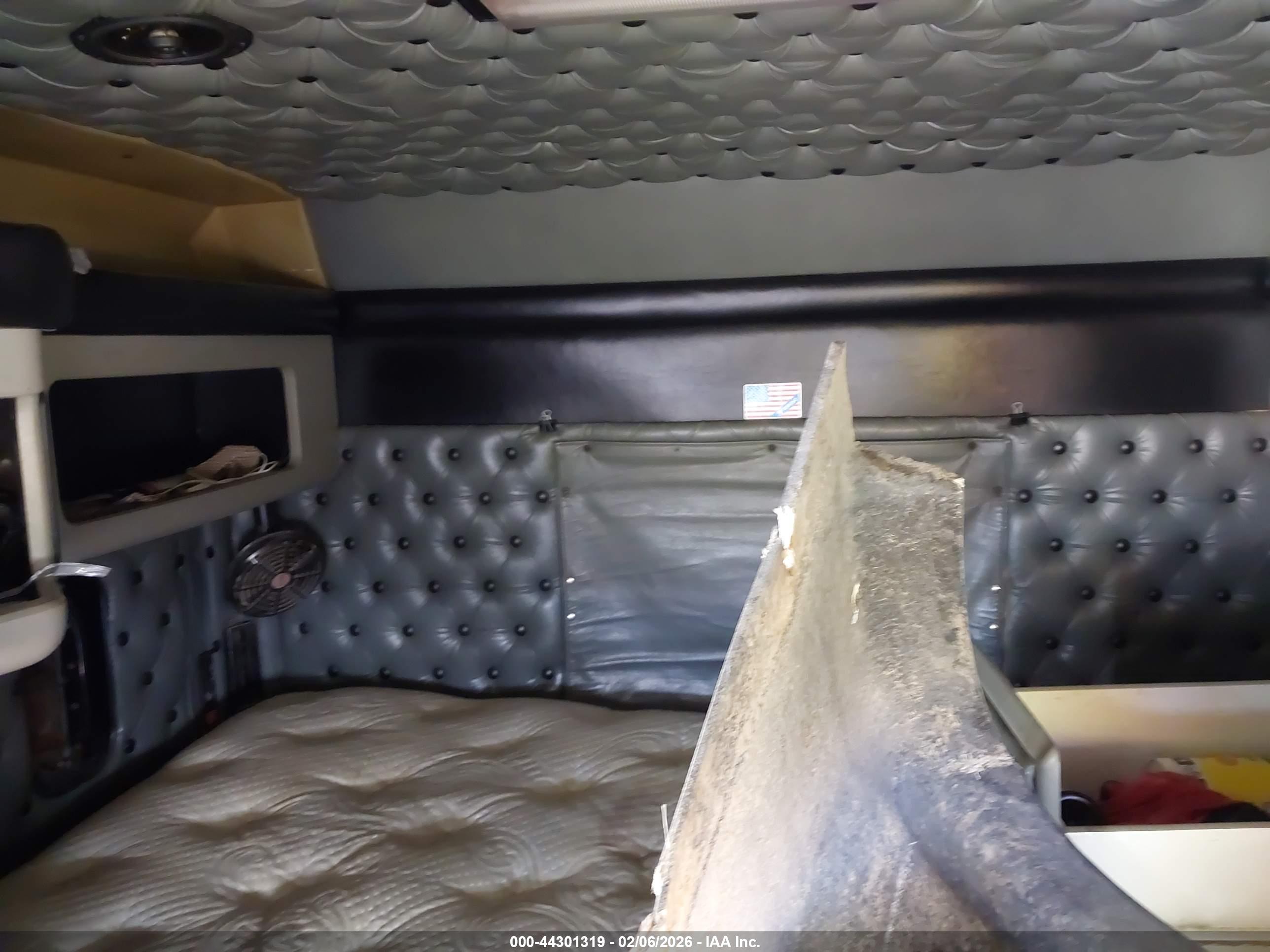 KENWORTH CONSTRUCTION image 7