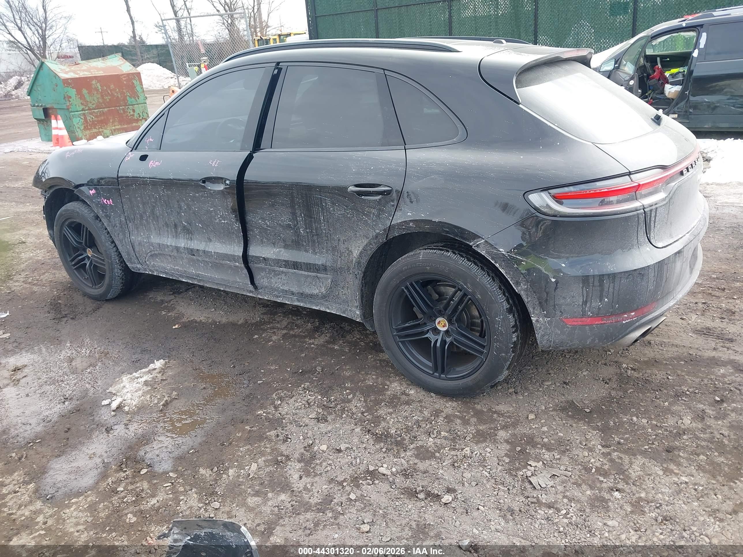 PORSCHE MACAN image 3
