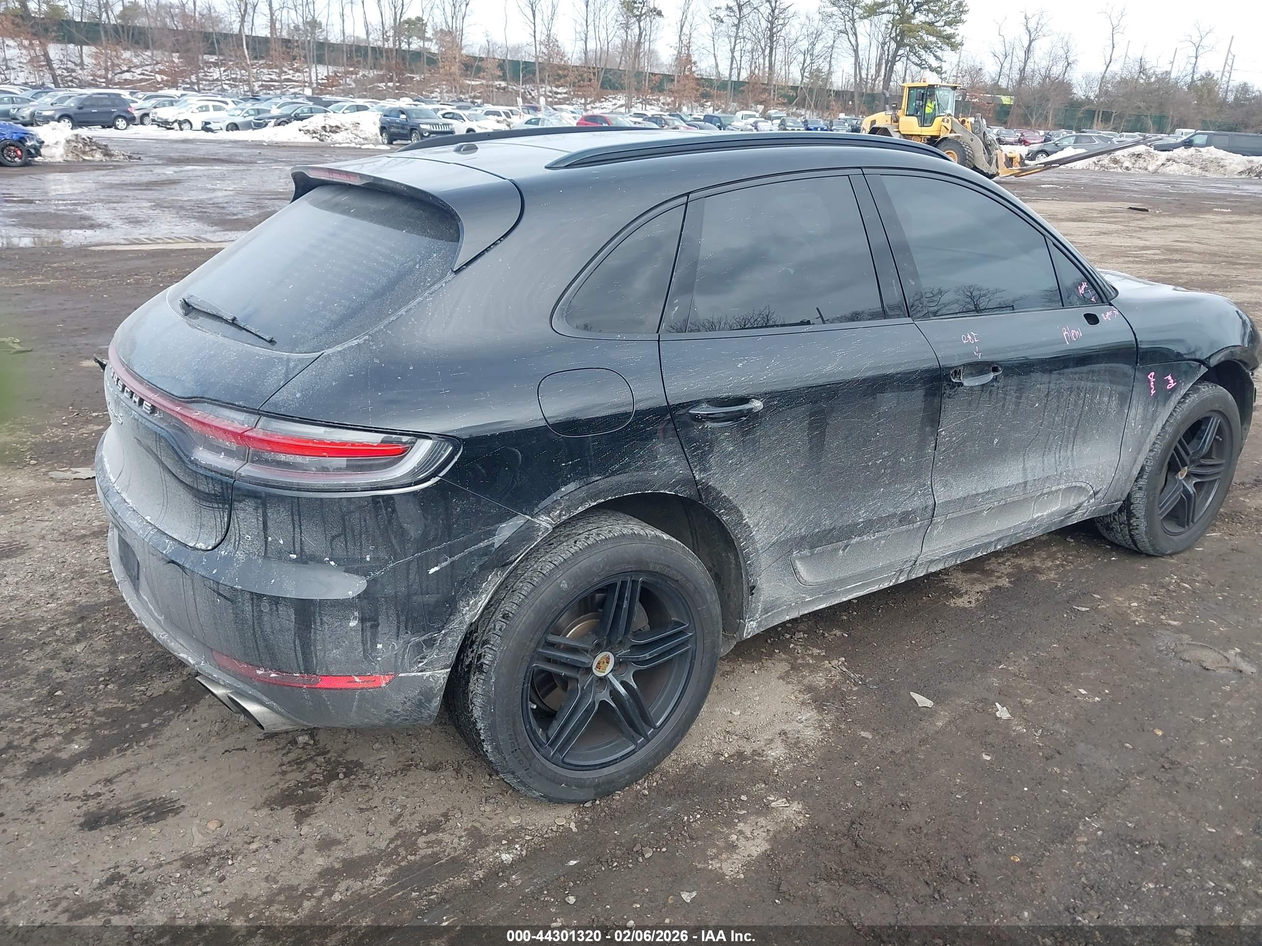 PORSCHE MACAN image 4