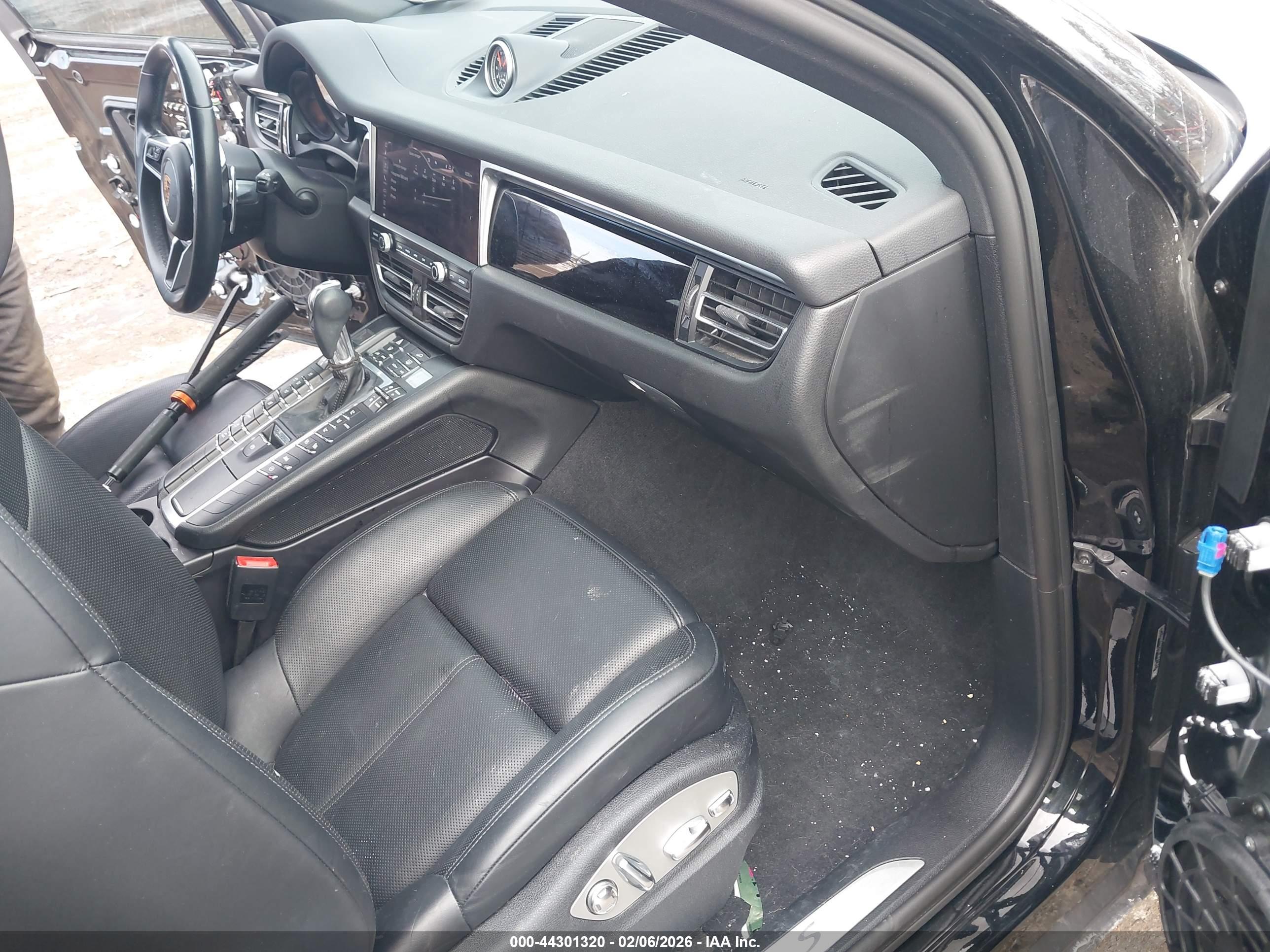 PORSCHE MACAN image 5