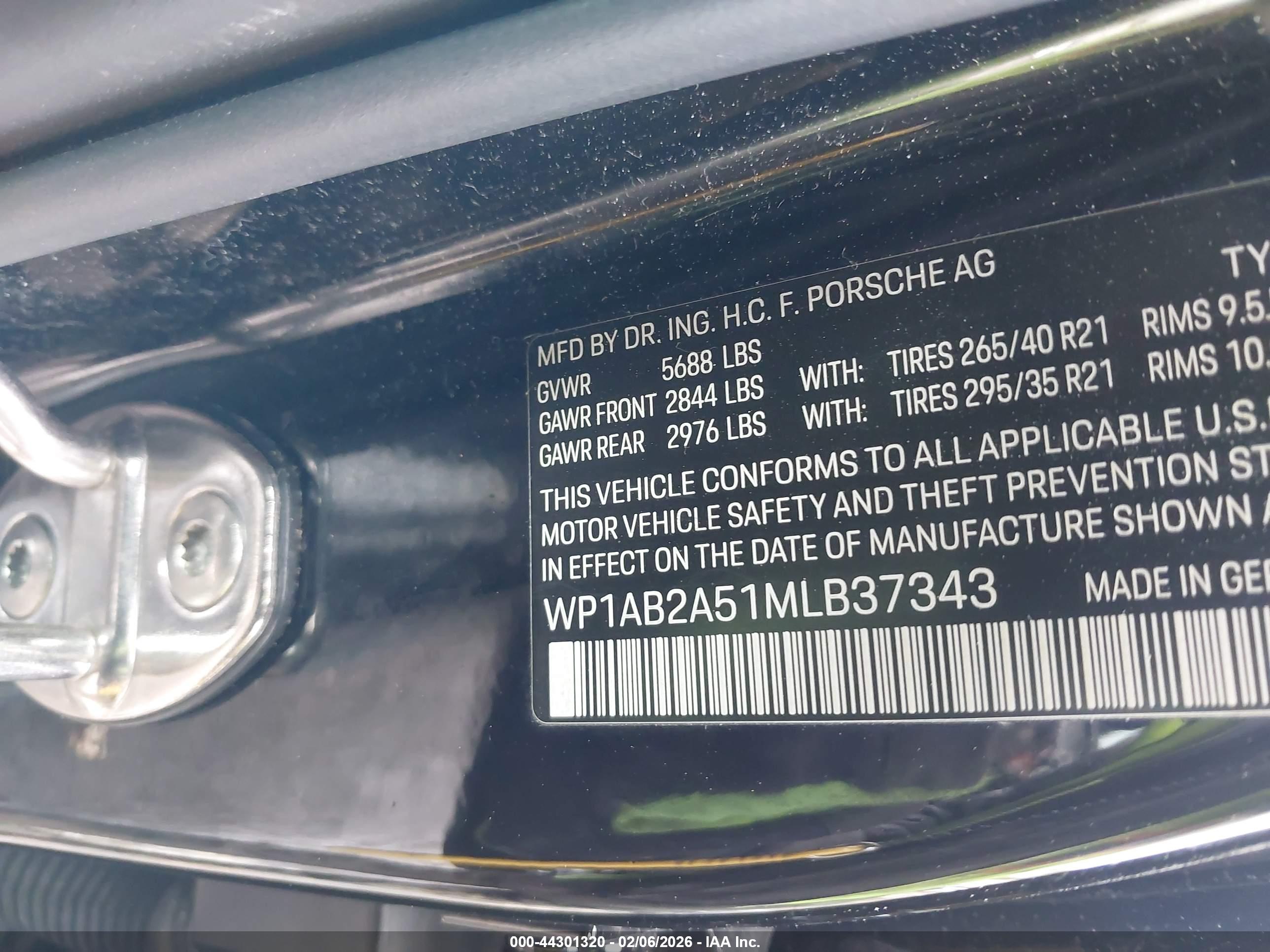PORSCHE MACAN image 9