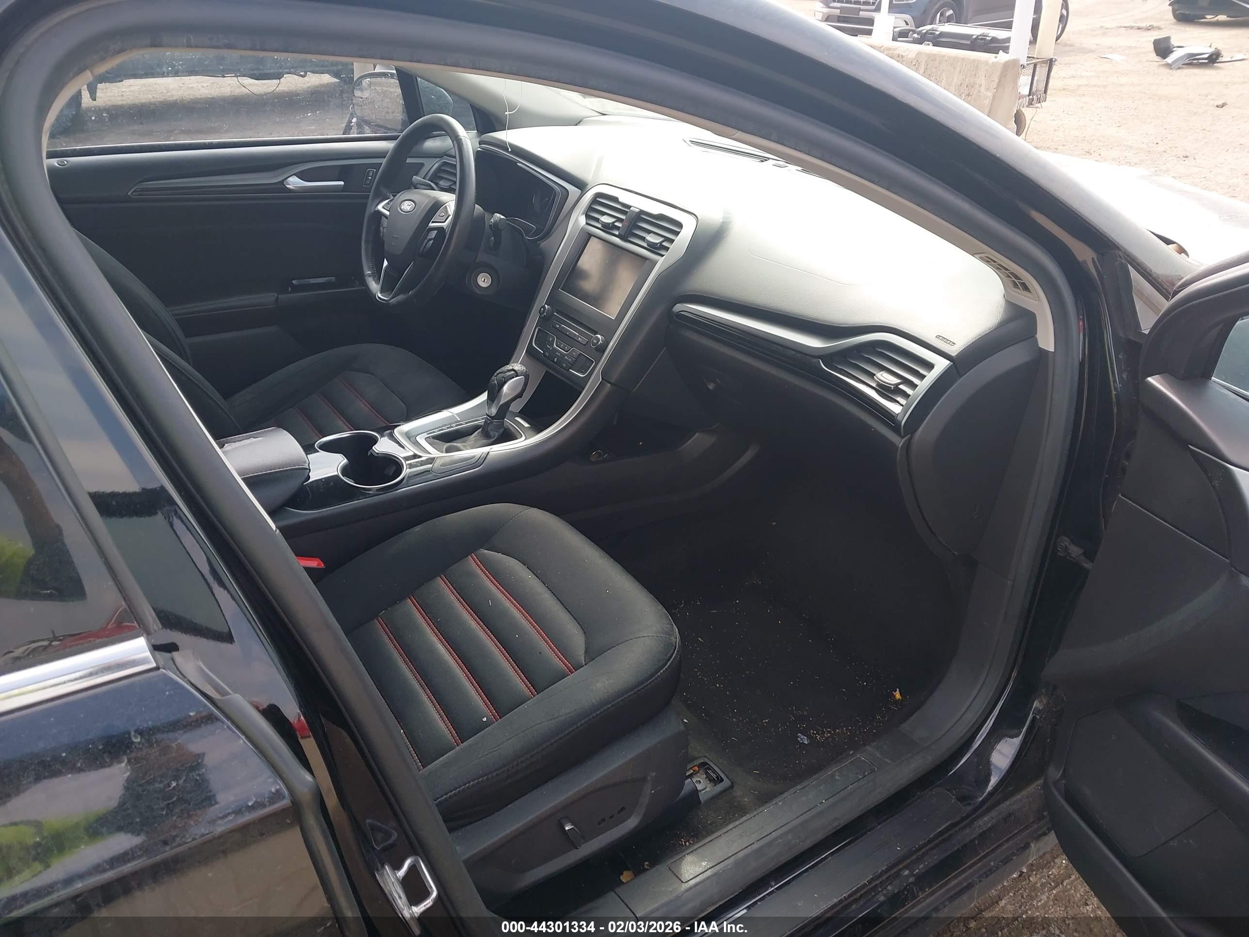 FORD FUSION image 5