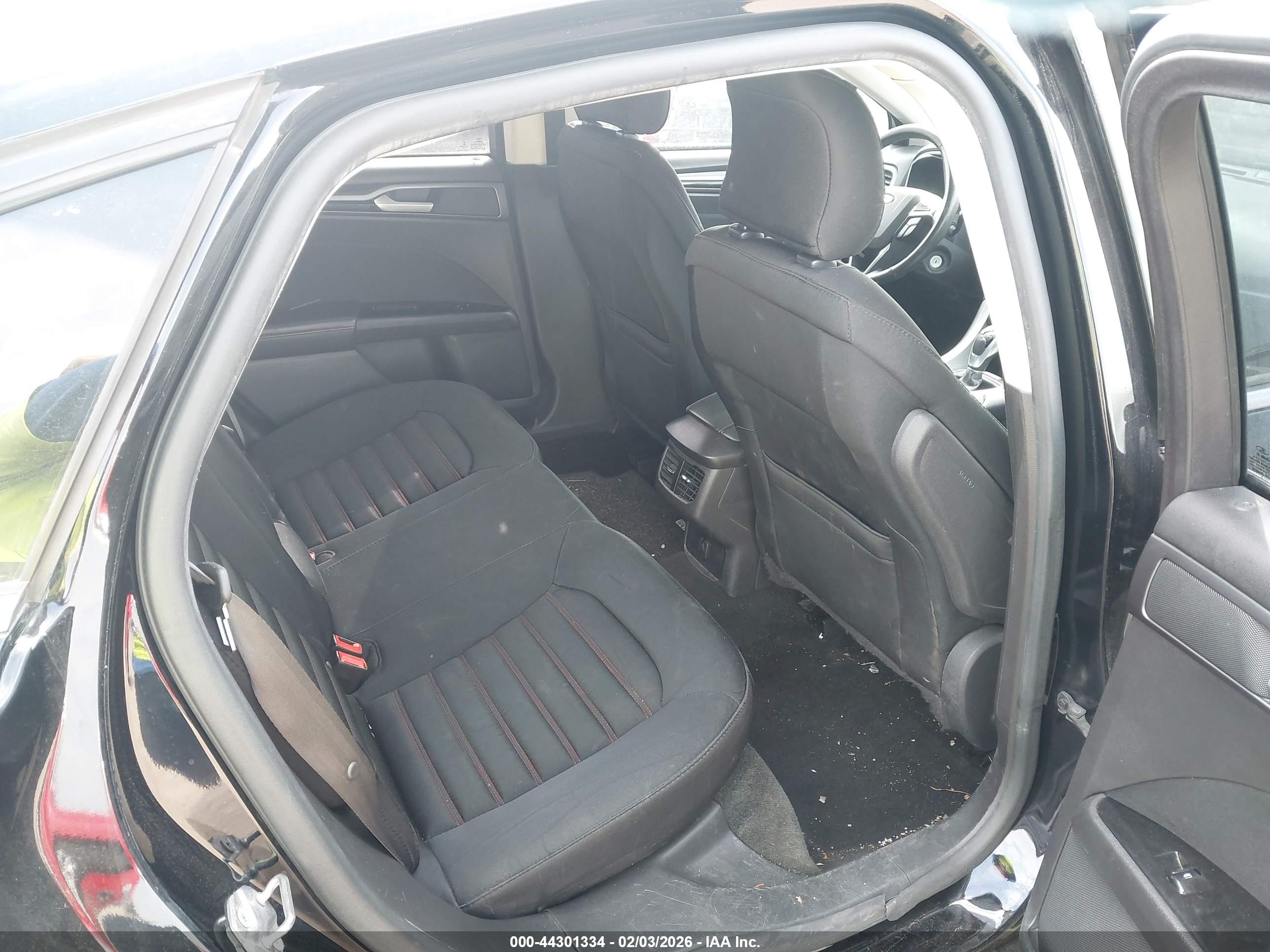 FORD FUSION image 8
