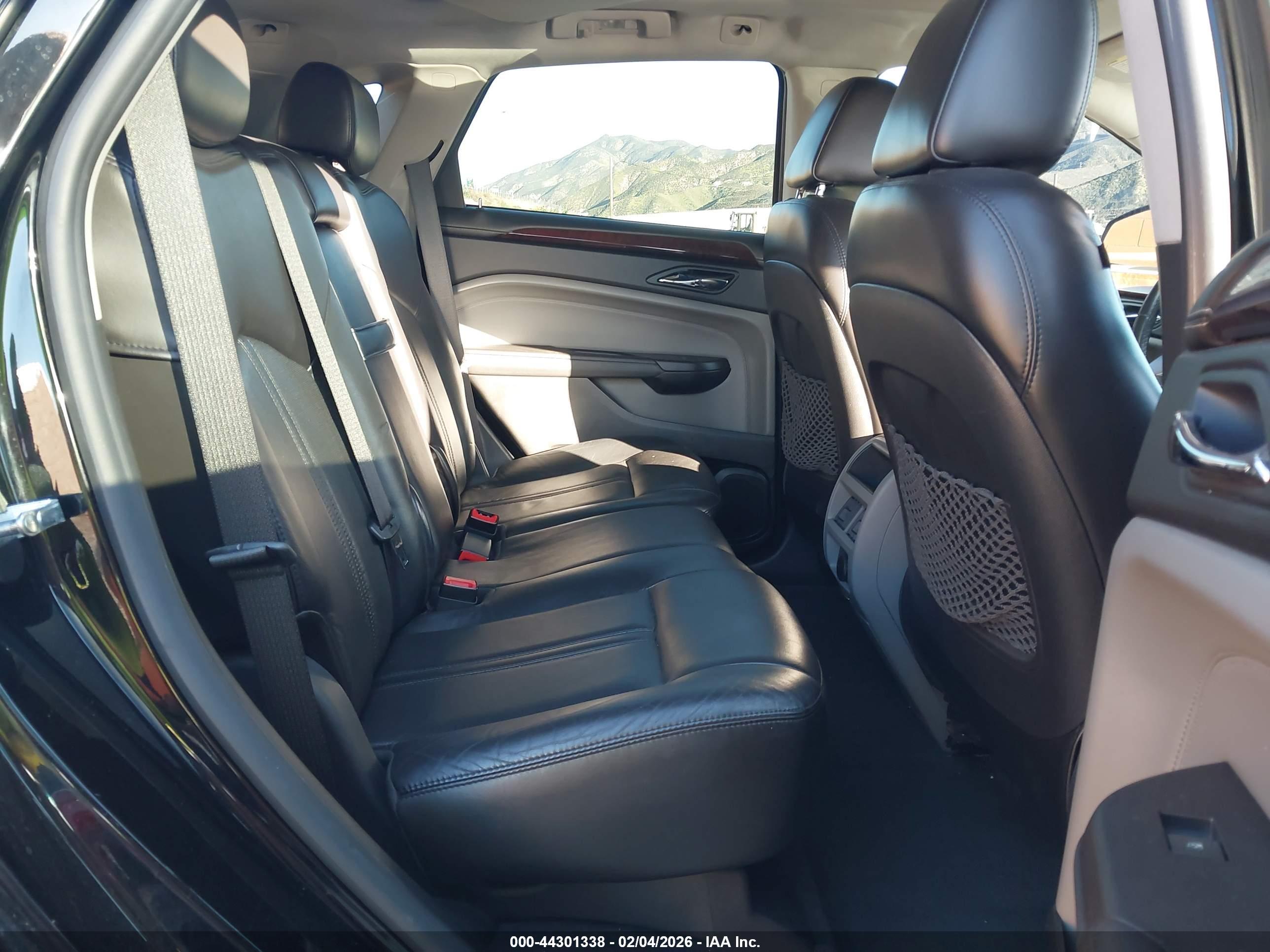 CADILLAC SRX image 8