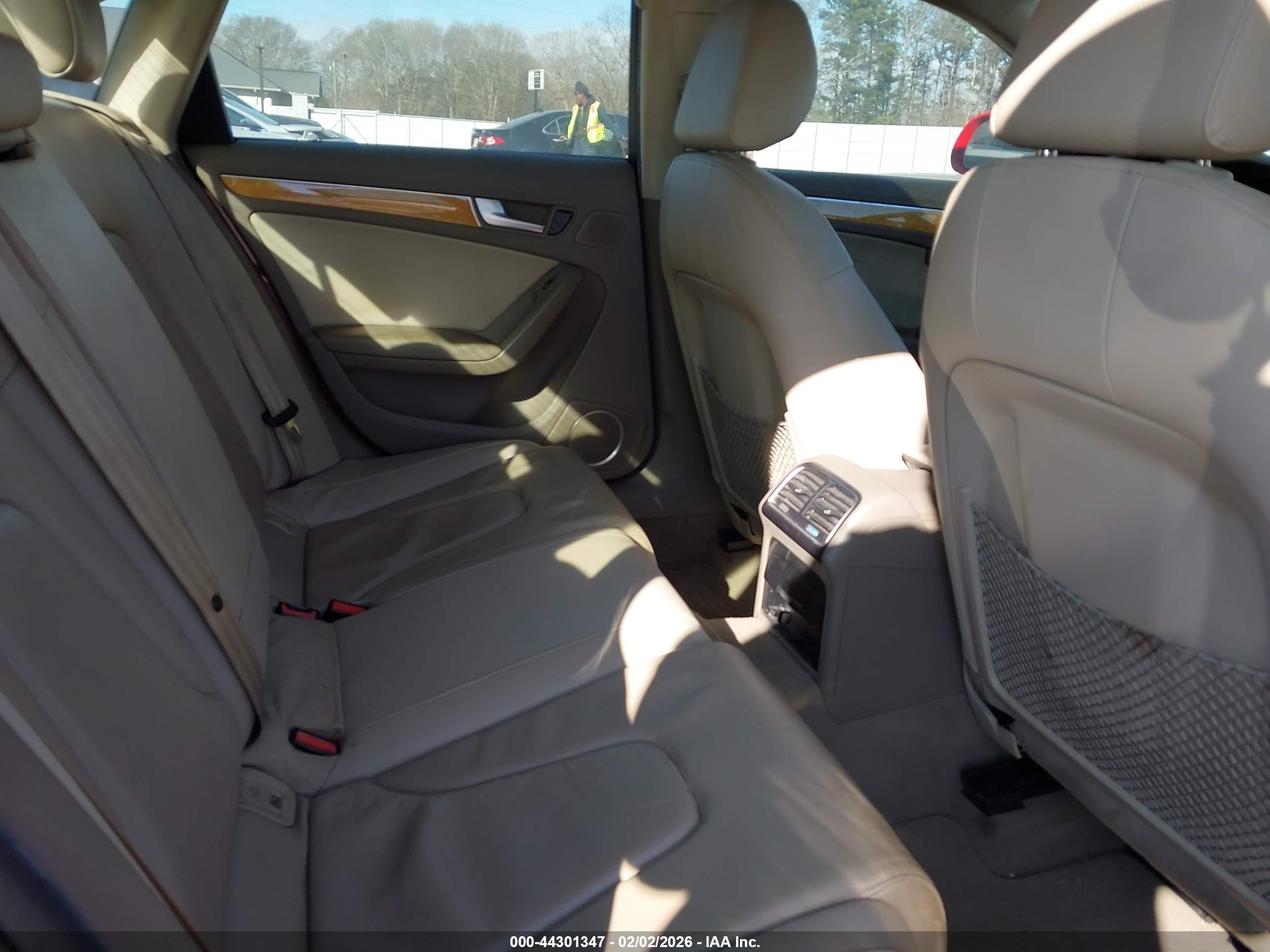 AUDI A4 image 8