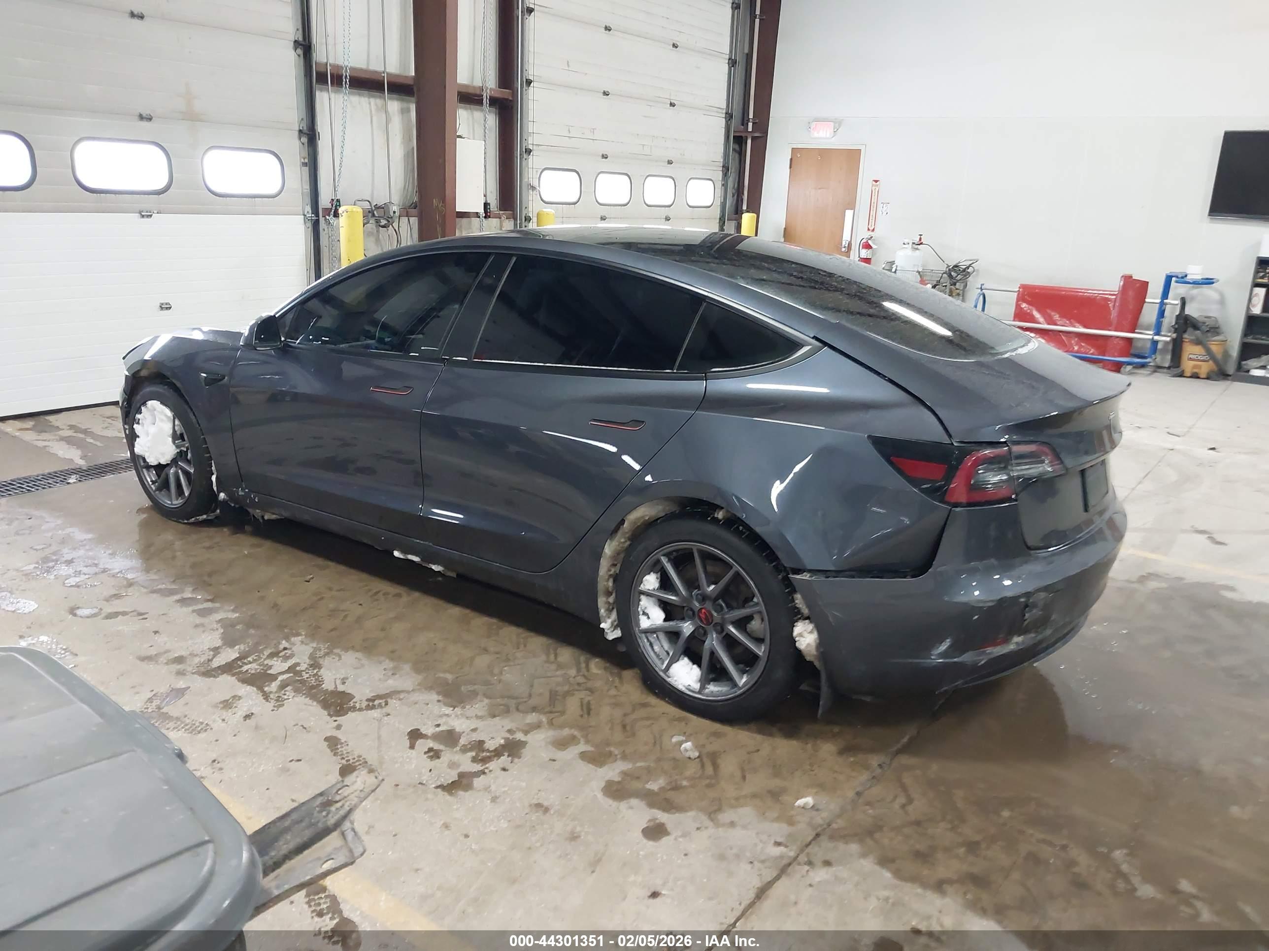 TESLA MODEL image 3