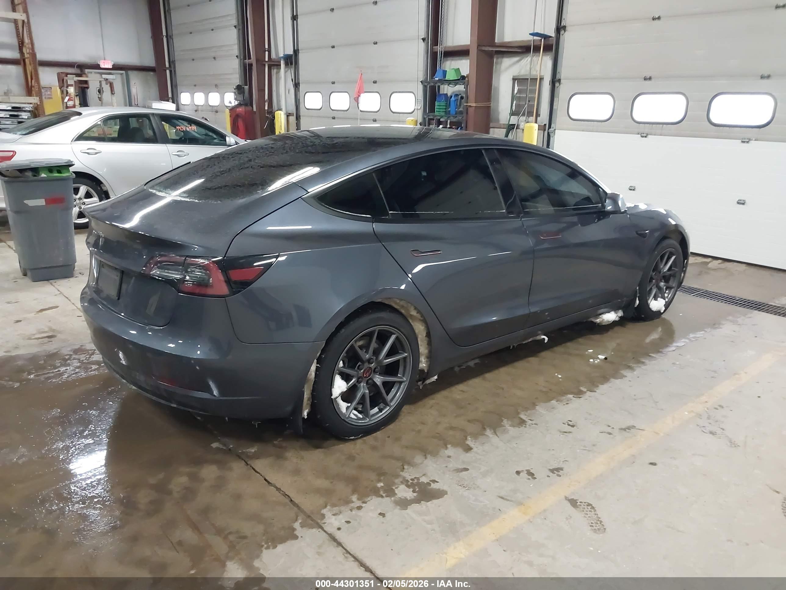 TESLA MODEL image 4