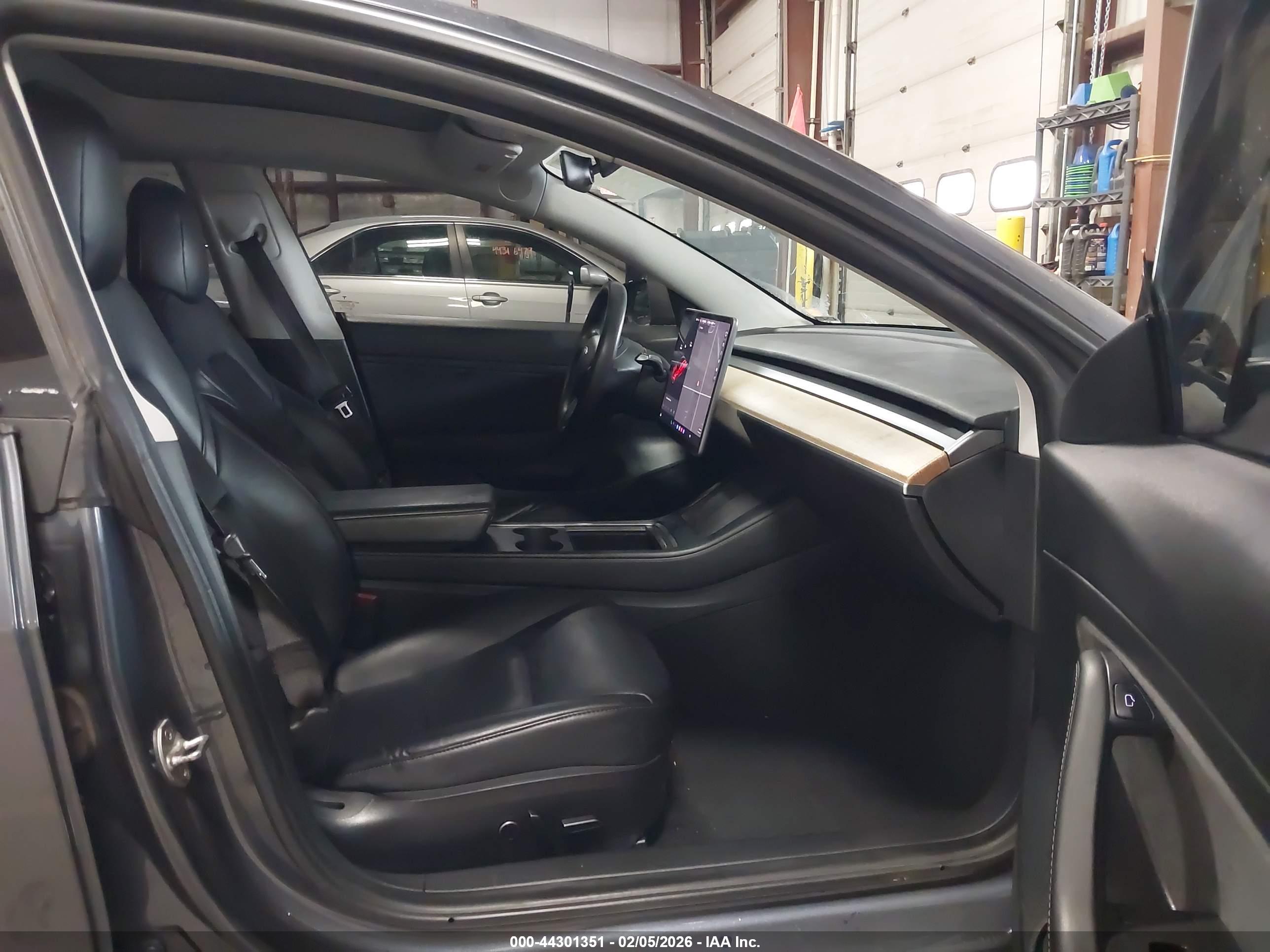 TESLA MODEL image 5