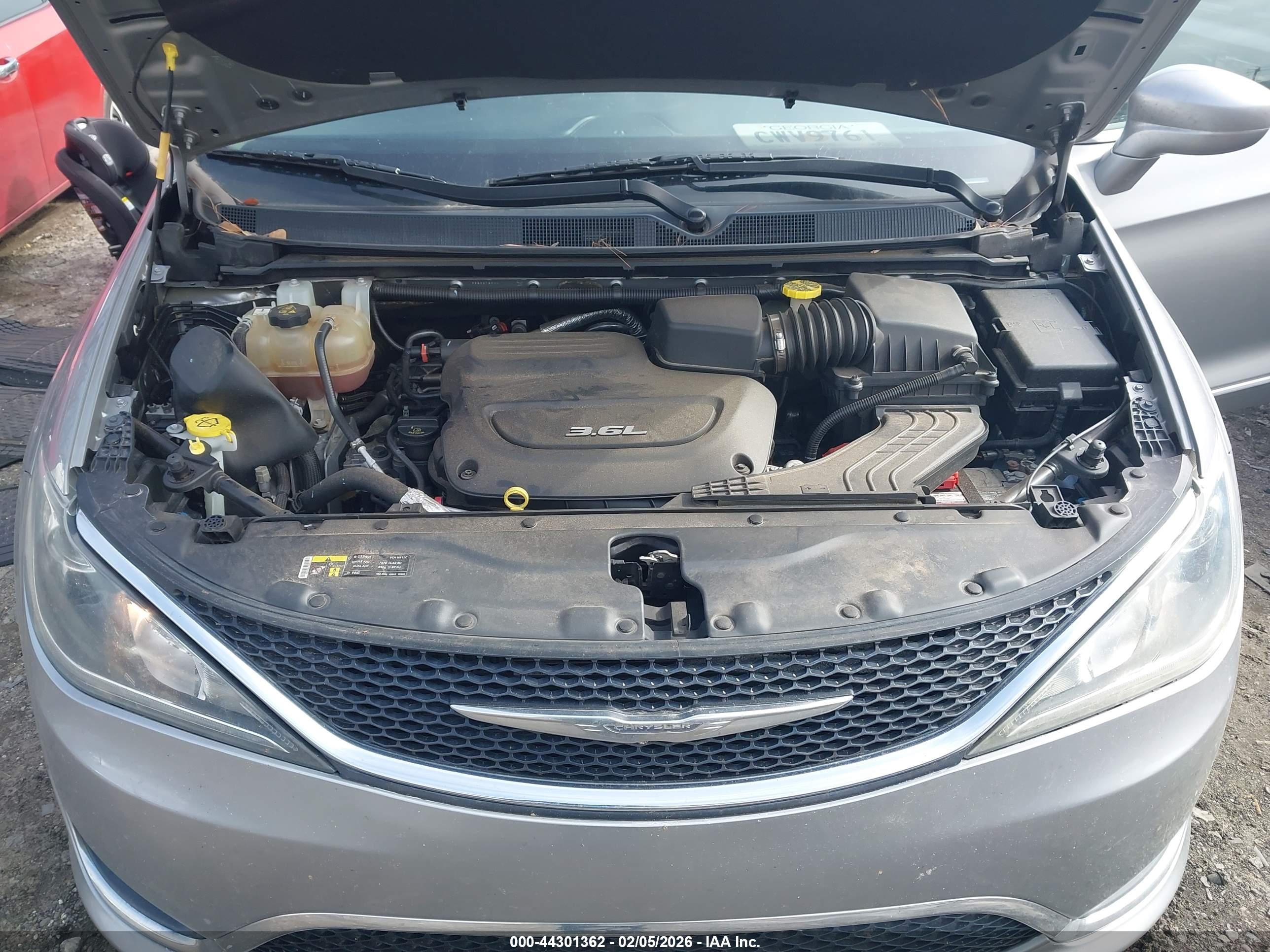 CHRYSLER PACIFICA image 10