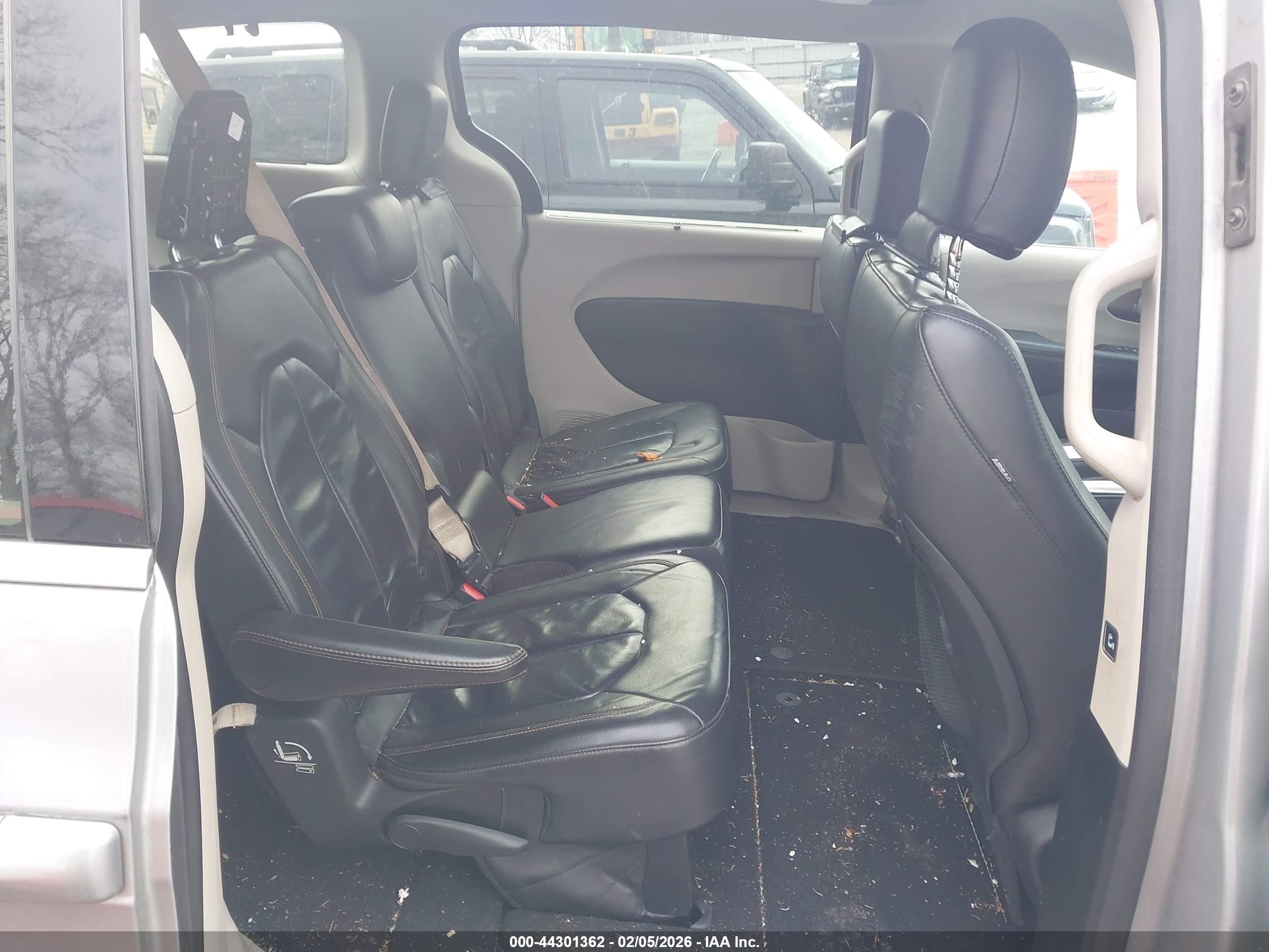 CHRYSLER PACIFICA image 8