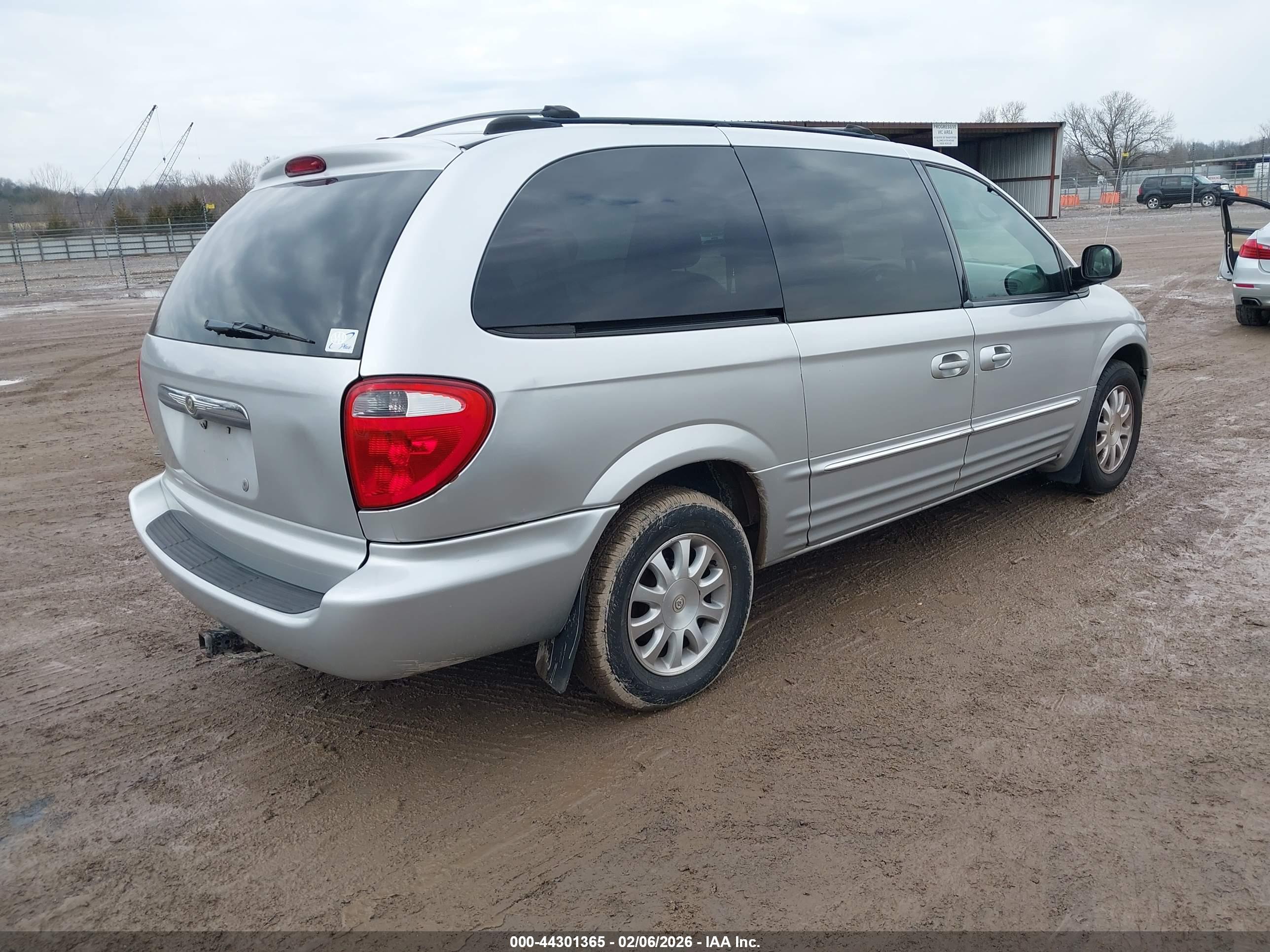 CHRYSLER TOWN image 4