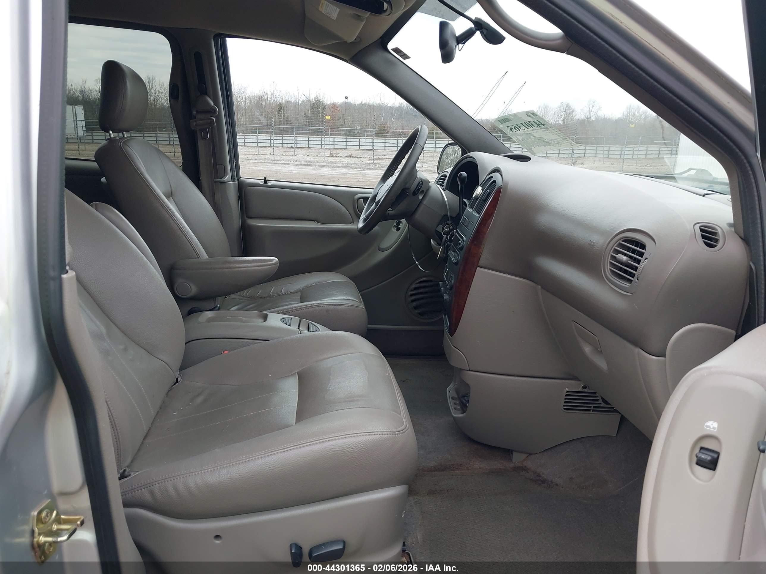 CHRYSLER TOWN image 5