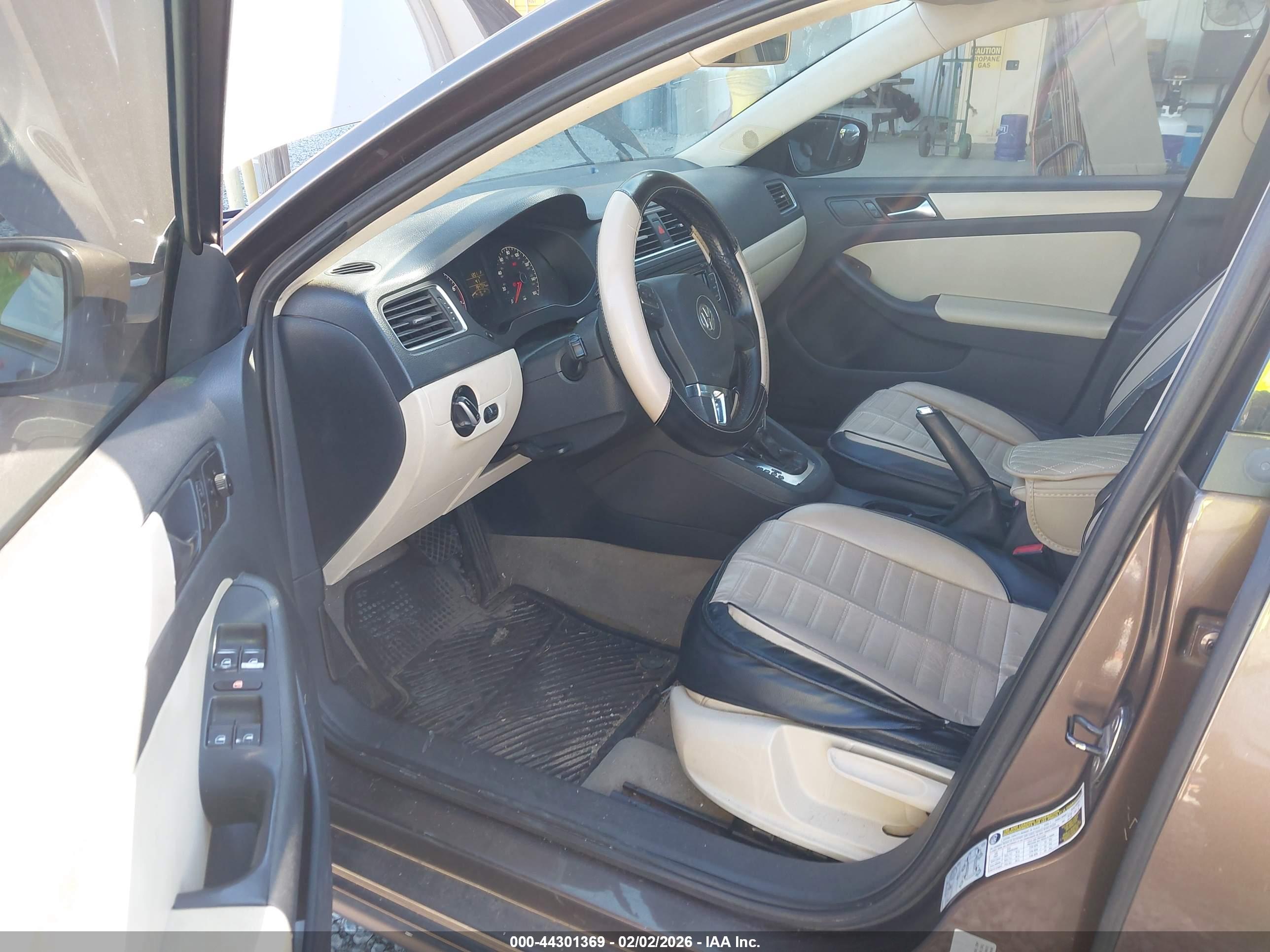 VOLKSWAGEN JETTA image 5