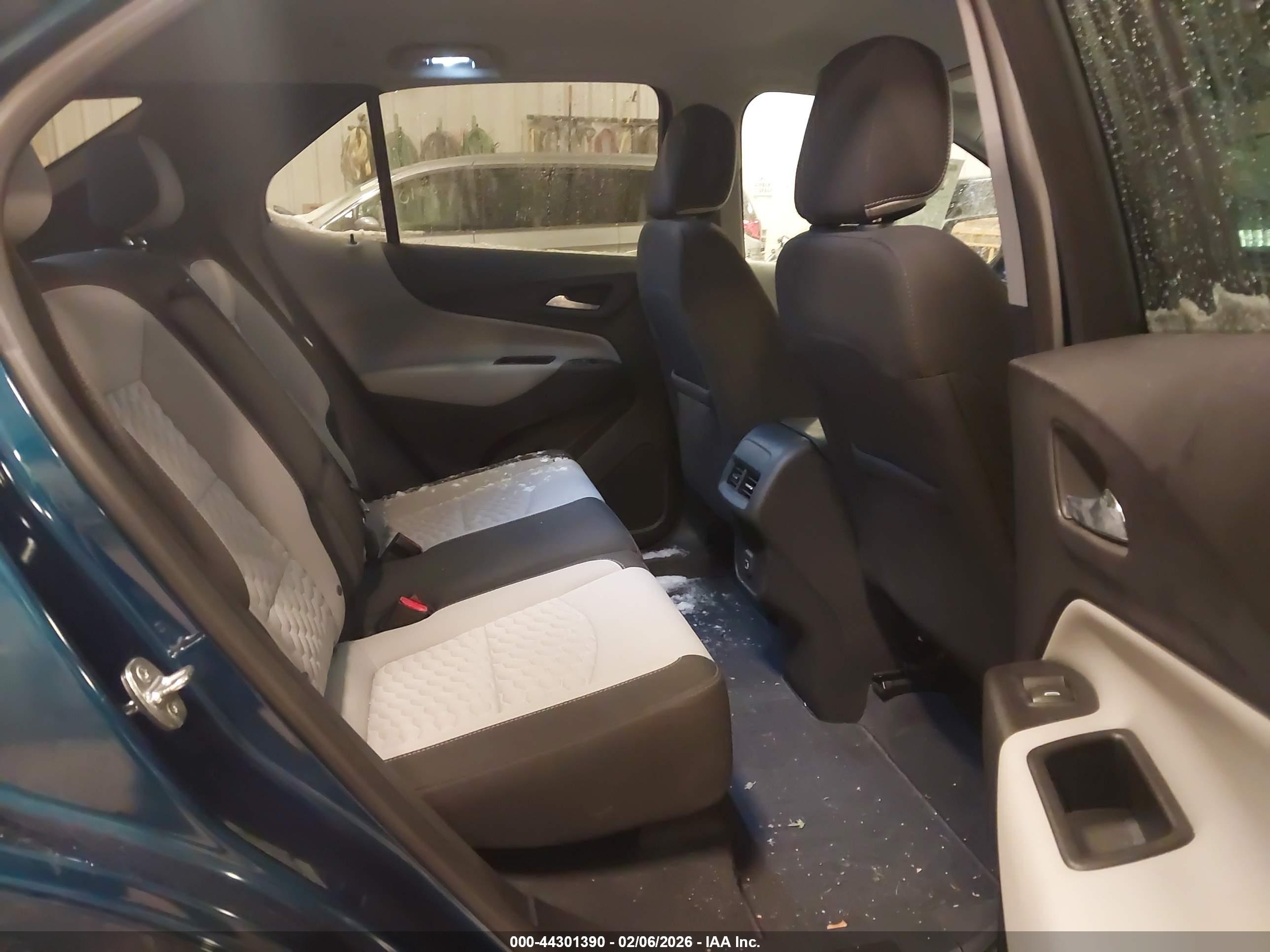 CHEVROLET EQUINOX image 8