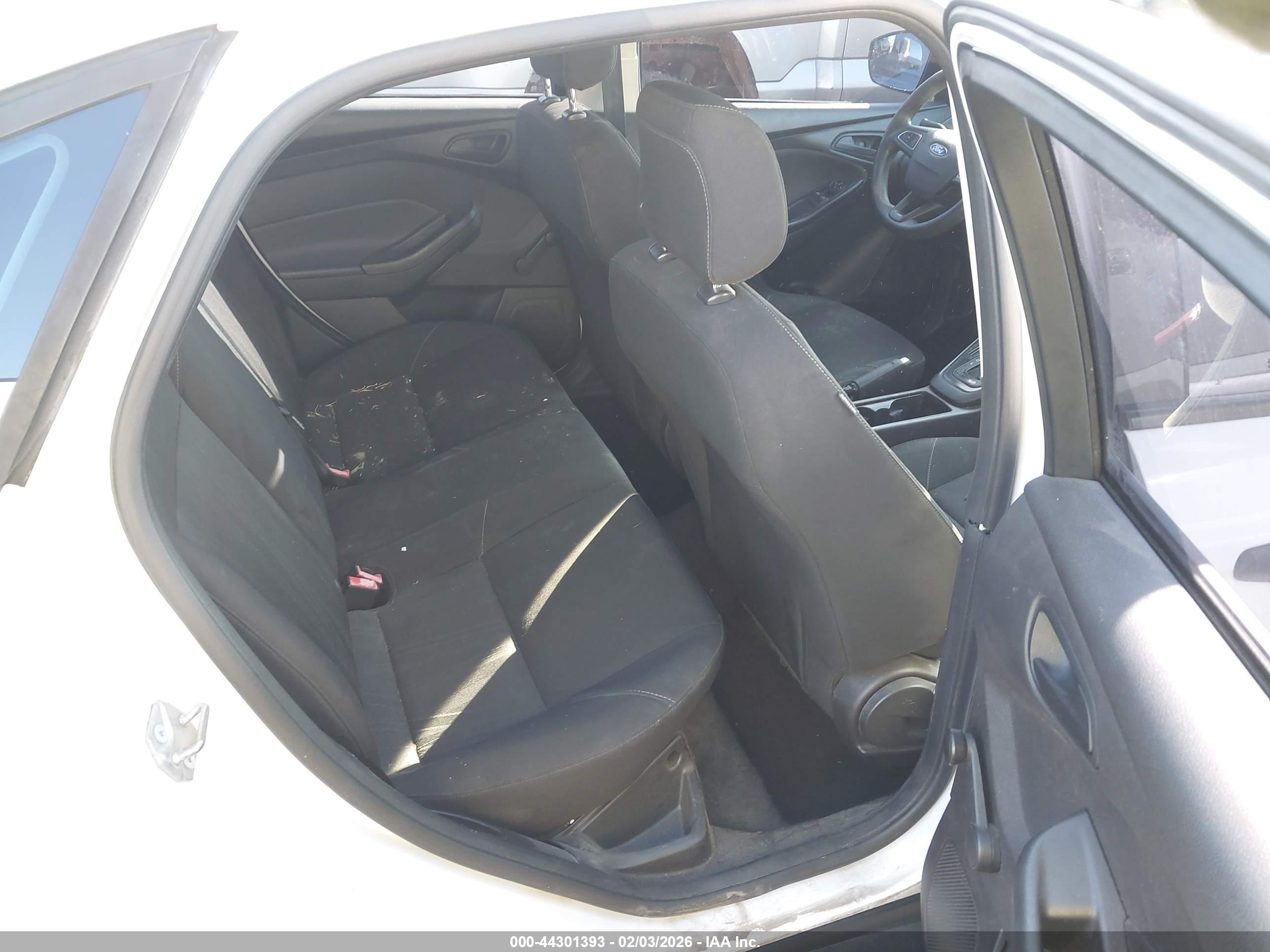 FORD FOCUS image 8