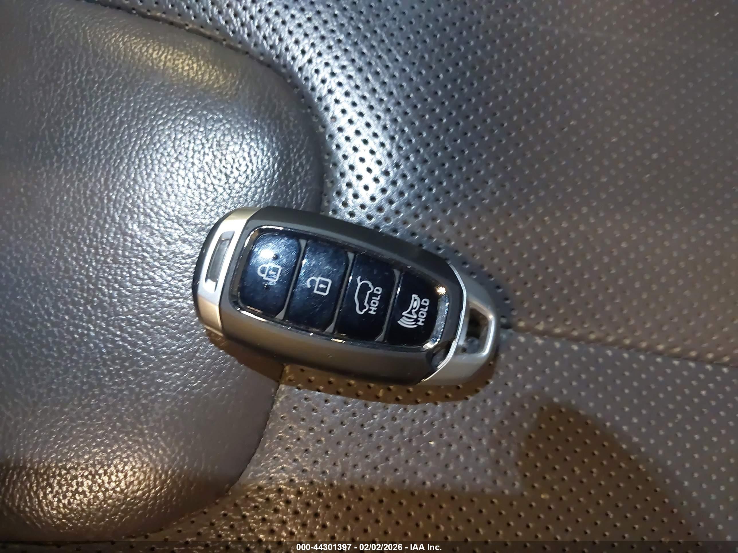 HYUNDAI SANTA image 11