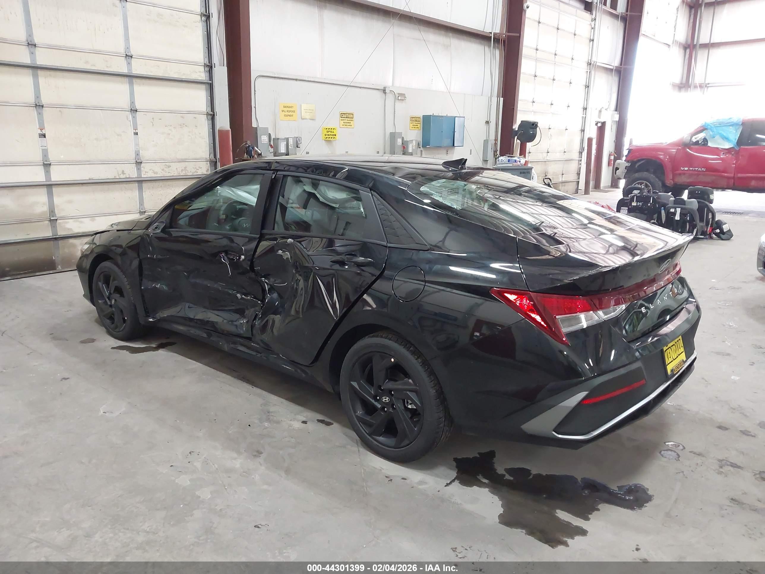 HYUNDAI ELANTRA image 3