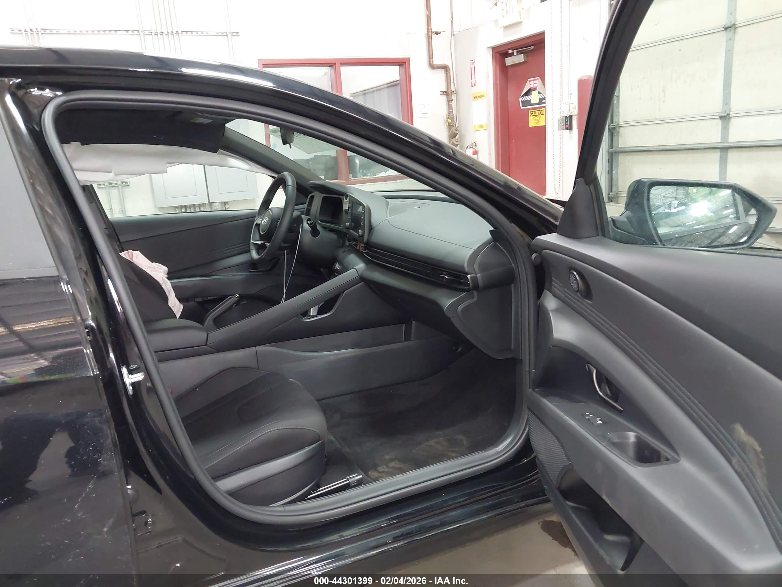 HYUNDAI ELANTRA image 5