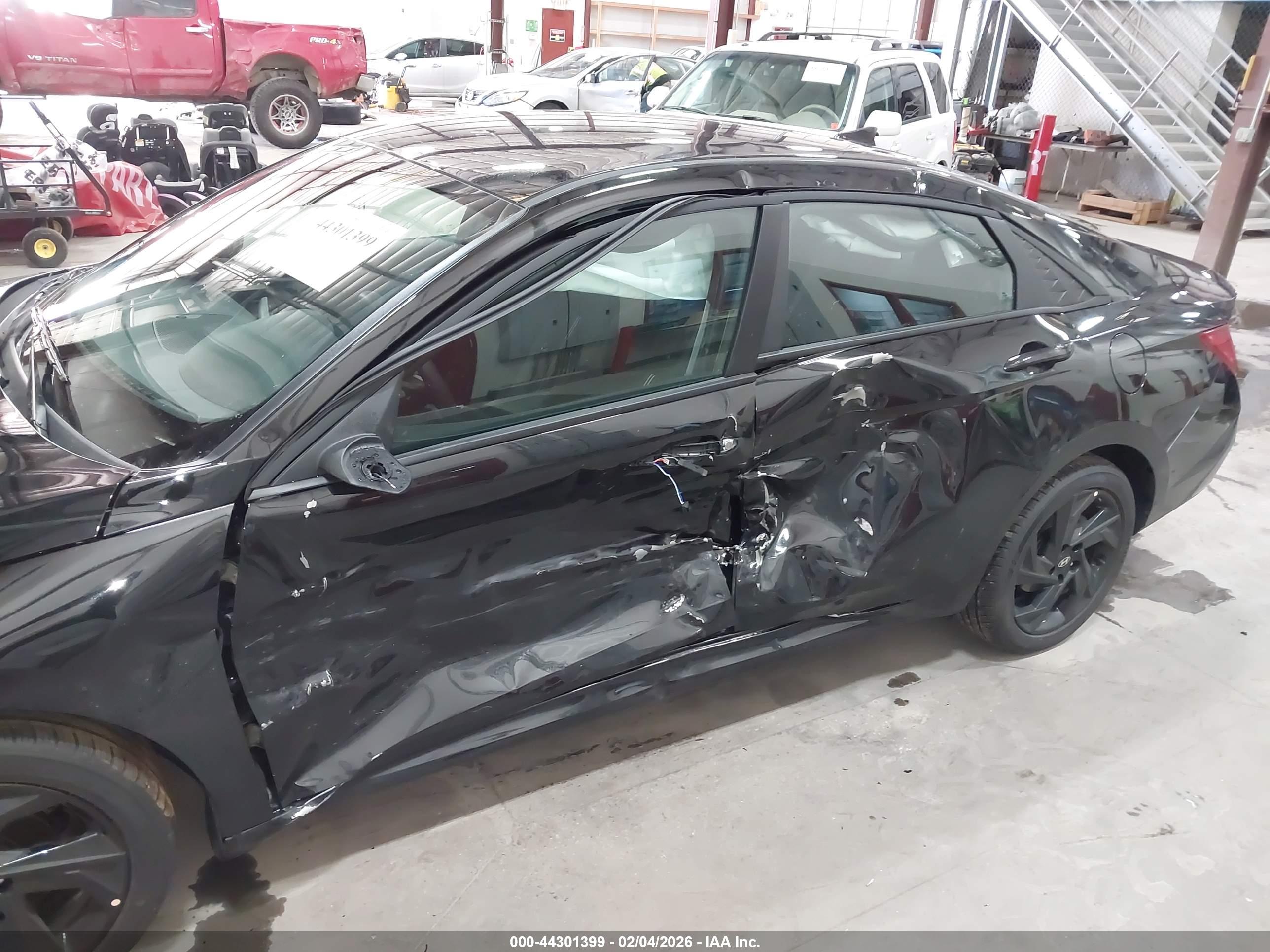 HYUNDAI ELANTRA image 6