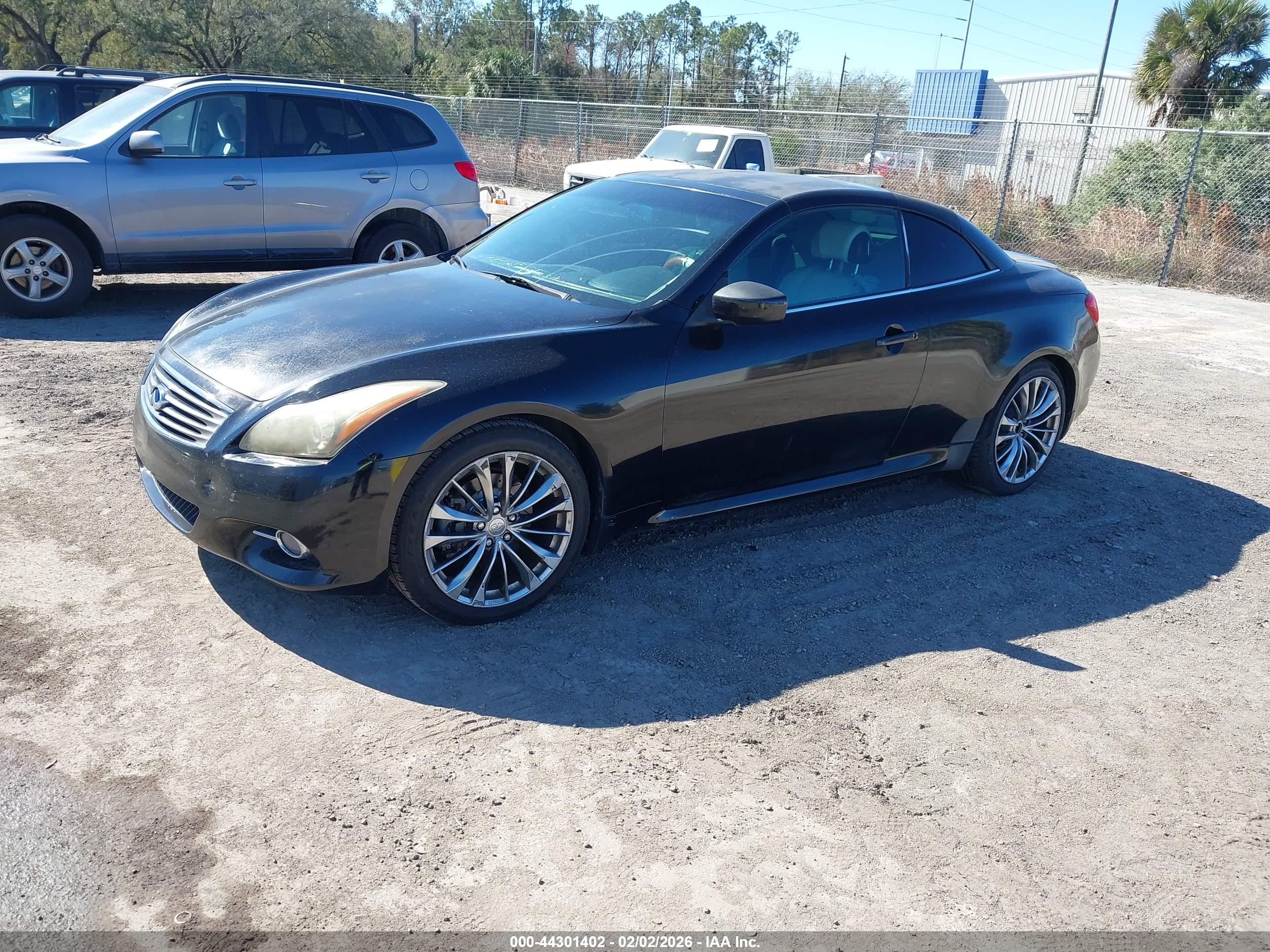 INFINITI G37 image 2